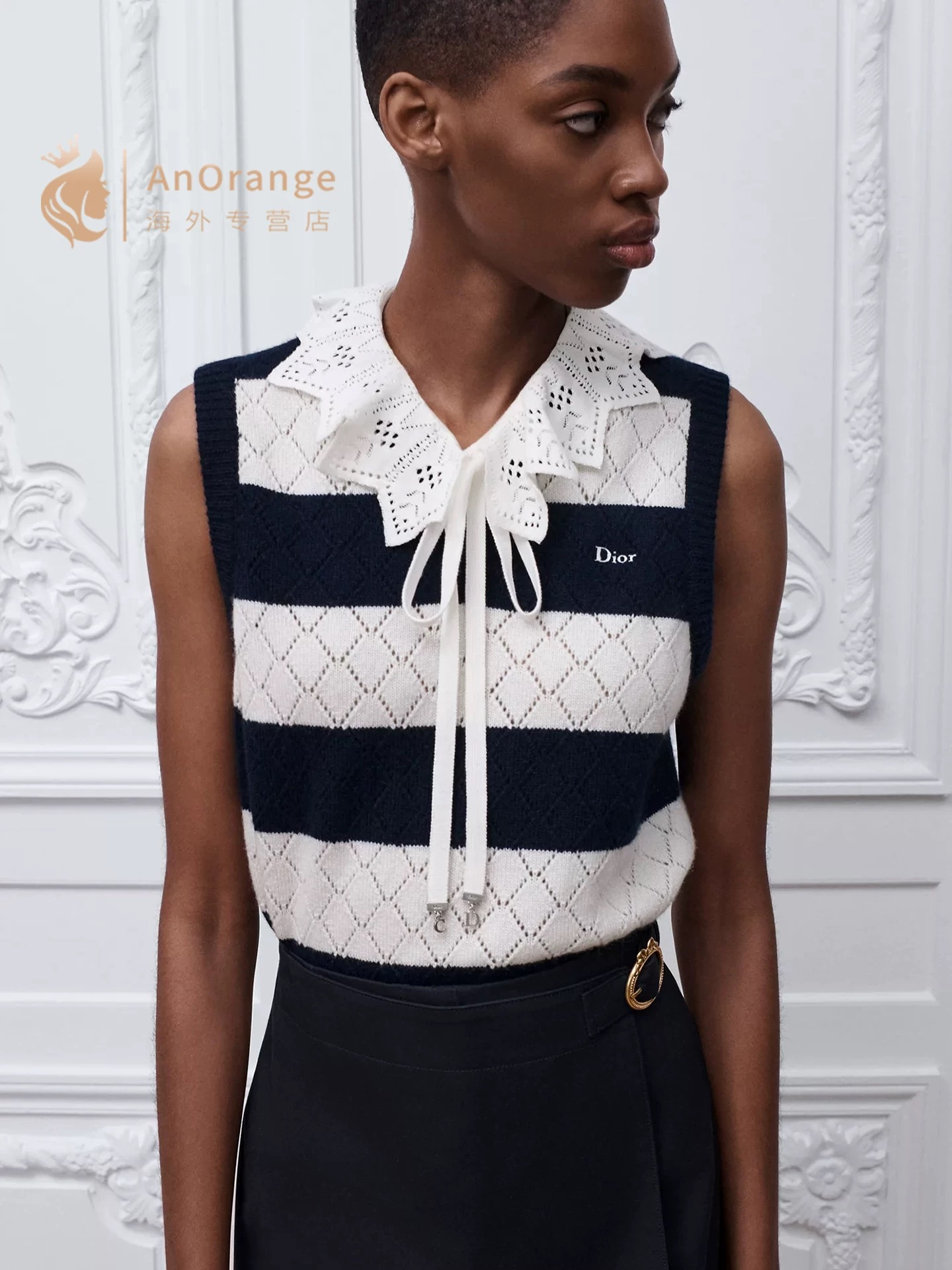 NO:883384,No. G26061025 Dio's latest high-end customized Tencel fabric, letter logo embroidery badge on the chest, petal lapel striped knitted sleeveless vest top!  36-38-40 (size 38: bust 90, length 53), Dior-clothing, dior, dior,19860909号G26061025 Dio*新 高端定制天丝面料、胸前字母logo刺绣胸章花瓣翻领条纹针织无袖背心上衣！36-38-40（38码:胸围90,衣长53）,迪奥-服装,dior,dior,,Women's clothing