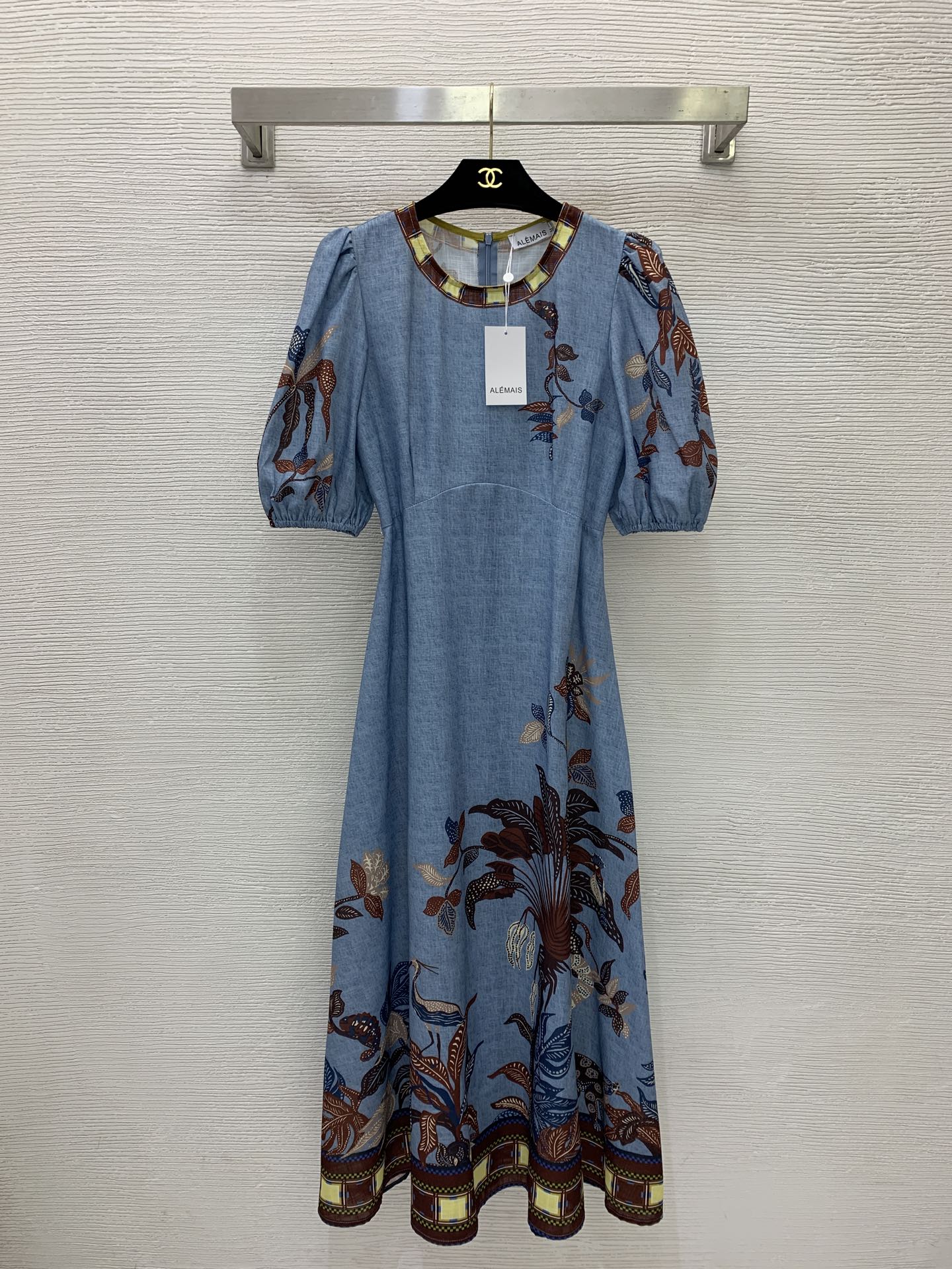 NO:886586,Model number G26061176 ALMAI*S new ethnic style retro plant print contrasting edge waist slimming big skirt puff sleeve long dress!  Blue, (M size bust 90, waist 76, sleeve length 34, skirt length 129),,skirts,19860909款号G26061176 ALMAI*S新款 民族风复古植物印花撞色边收腰显瘦大裙摆泡泡袖长款连衣裙！蓝色、 （M码胸围90,腰围76,袖长34、裙长129）,,skirts,,Women's clothing