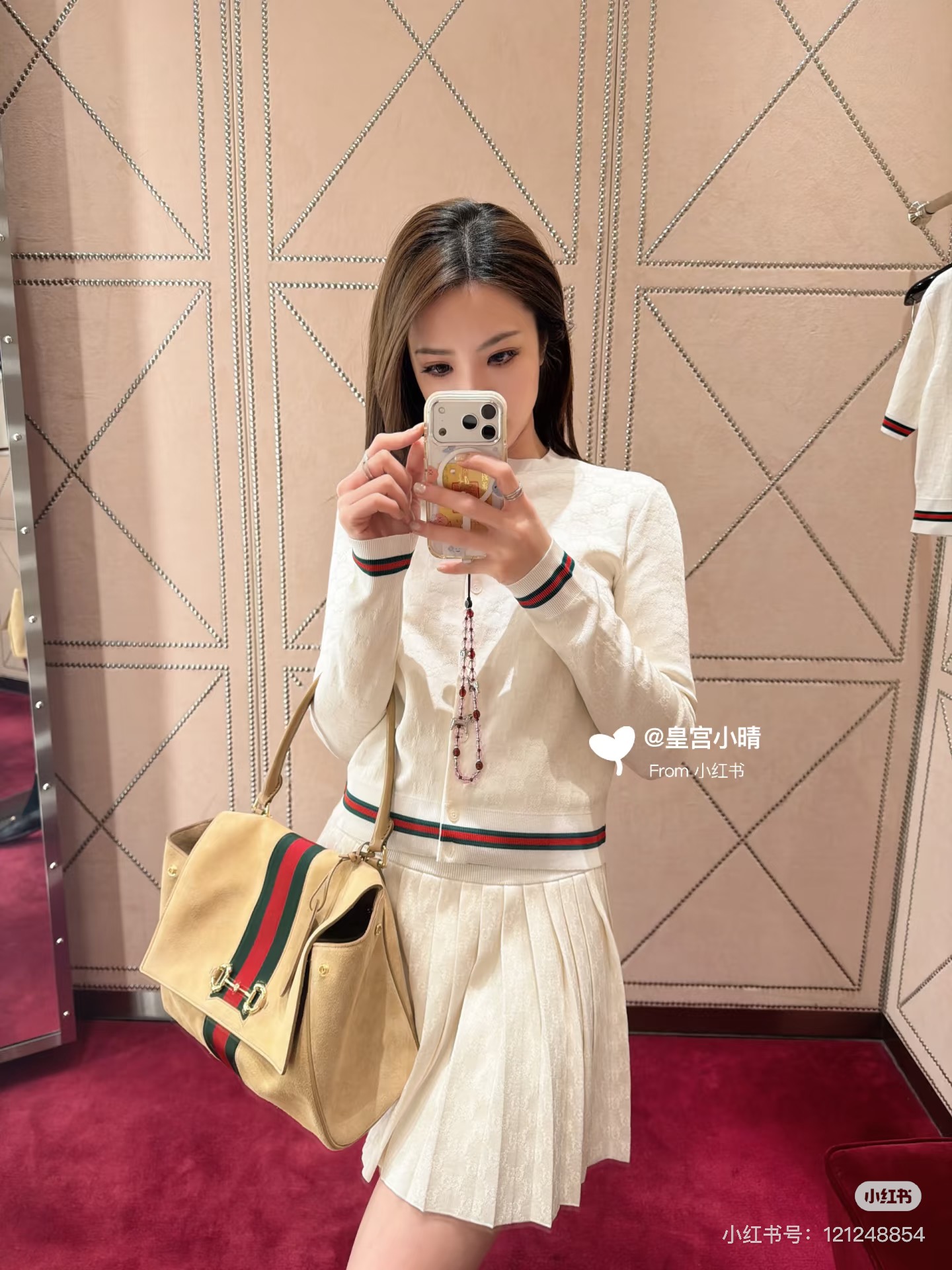NO:889723,Style number G26061518 GUCC* new high-end customized GG letter logo jacquard, contrasting striped edge pleated skirt, college style age-reducing knitted short skirt!  White, (M size waist 54~74 elastic, skirt length 40),,gucci,skirts,19860909款号G26061518 GUCC*新款高端定制GG字母logo提花、撞色条纹边压褶裙摆学院风减龄针织短裙半身裙！白色,（M码腰围54～74弹力,裙长40）,,gucci,skirts,,Women's clothing