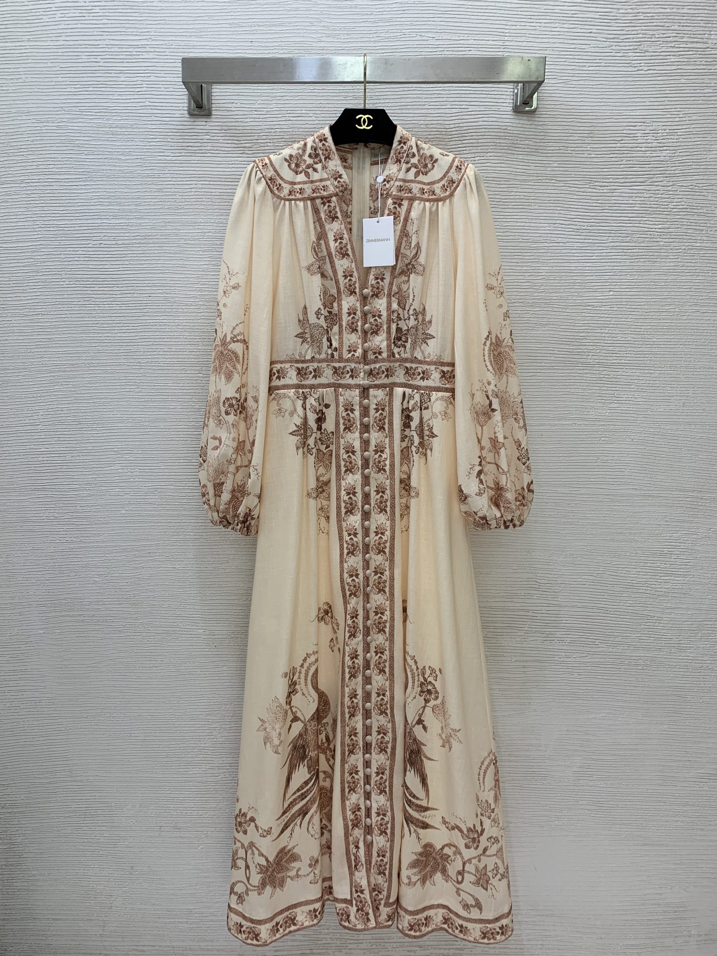 NO:891218,Style No. G26061744 ZIMMERMA*N Zimmerman's new Australian brand high-end customized linen blended fabric V-neck pleated lantern sleeves spliced ​​with single-breasted floral flying phoenix print rattan winding pattern, retro slimming fashion long dress!  1.2.3.4/SMLXL (size 2 shoulder width 36, bust 88, waist 74, sleeve length 60, skirt length 139),,skirts,19860909款号G26061744 ZIMMERMA*N兹默曼新款澳洲品牌高端定制亚麻混纺面料 V领捏褶灯笼袖拼接单排扣花卉飞天凤凰印花藤条缠绕图案、复古显瘦气质时尚长款连衣裙！1.2.3.4/SMLXL（2码肩宽36,胸围88,腰围74,袖长60,裙长139）,,skirts,,Women's clothing