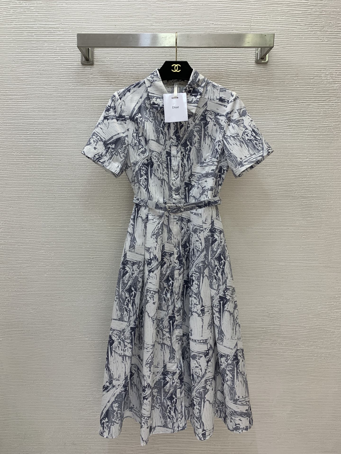 NO:891200,Style No. G26061780 Dio*’s new high-end customized gray-blue ink painting portrait print pattern, single-breasted front pleated large skirt, slim fit lapel short-sleeved dress with belt!  (S size shoulder width 36, bust 84, waist 66, sleeve length 21, skirt length 114),, dior, skirts, T-shirt,19860909款号G26061780 Dio*新款高端定制灰蓝水墨画人像印花图案、单排扣前襟压褶大裙摆修身显瘦翻领短袖连衣裙配腰带！ （S码肩宽36,胸围84,腰围66,袖长21,裙长114）,,dior,skirts,T-shirt,,Women's clothing