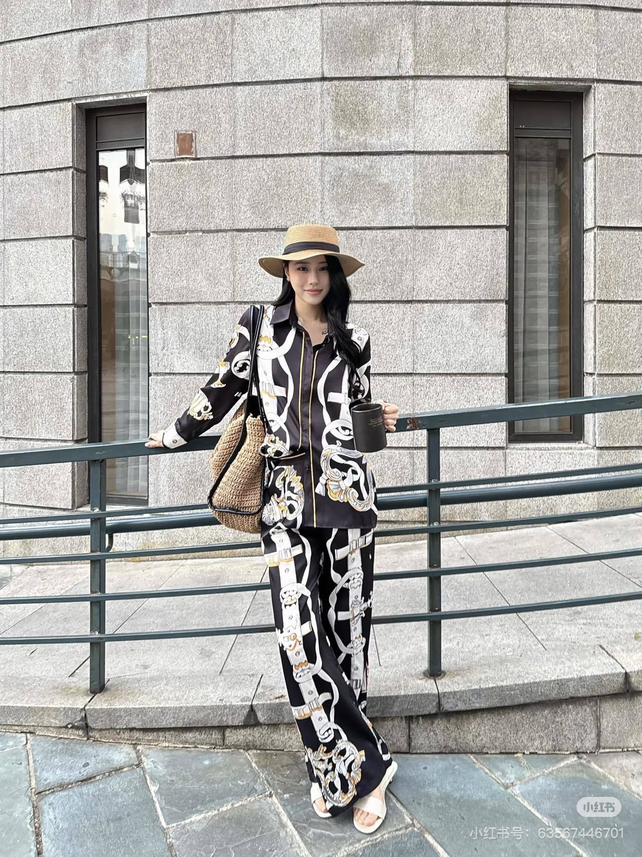 NO:889516,No. D26062243 HERM*S new H family simulated silk twill thick fabric, customized belt horse retro streamer pattern print casual temperament two-piece suit!  Button-fly lapel long-sleeved shirt with elastic waist pockets on the back and loose wide-leg trousers!  (M size shoulder width 44, bust 104, sleeve length 61, dress length 73; waist 68, hips 96, pants length 106) shirt, pants, Dior-clothing, dior, hermes, real silk,19860909号D26062243 HERM*S新H家仿真丝斜纹稠面料、定制皮带马儿复古飘带图案印花休闲气质两件套装！系扣门襟翻领长袖衬衣后背弹力腰口袋拼接宽松阔腿长裤！（M码肩宽44,胸围104,袖长61,衣长73；腰围68,臀围96,裤长106）衬衣、裤子,迪奥-服装,dior,hermes,real silk,,Women's clothing