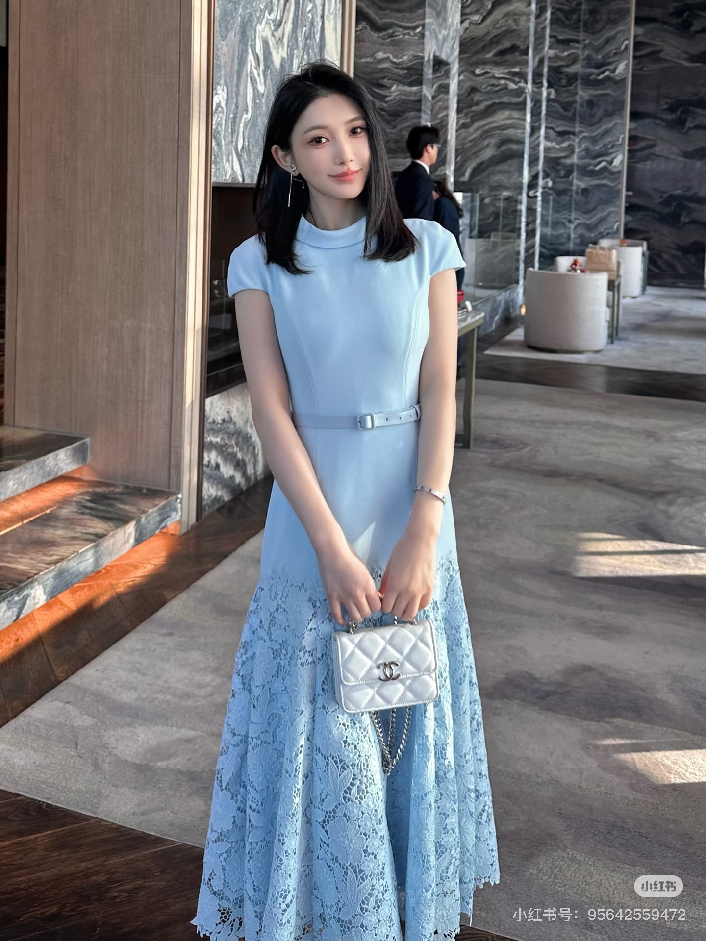 NO:889498,No. G26062269 Self-Portrai* new SP home high-end customized lace splicing hollow hook pattern heavy industry fabric Hepburn style covered shoulders small flying sleeves, French light luxury banquet dress dress with belt!  Pink, blue, apricot, (M size bust 84~88, waist 74, raglan sleeve length 18, skirt length 122), women's clothing, skirts,19860909号G26062269 Self-Portrai*新SP家高端定制蕾丝拼接镂空勾花重工面料赫本风盖肩小飞袖、法式轻奢宴服小礼服连衣裙配腰带！粉色、蓝色、杏色、 （ M码胸围84～88,腰围74,连肩袖长18,裙长122）,女装,skirts,,Women's clothing
