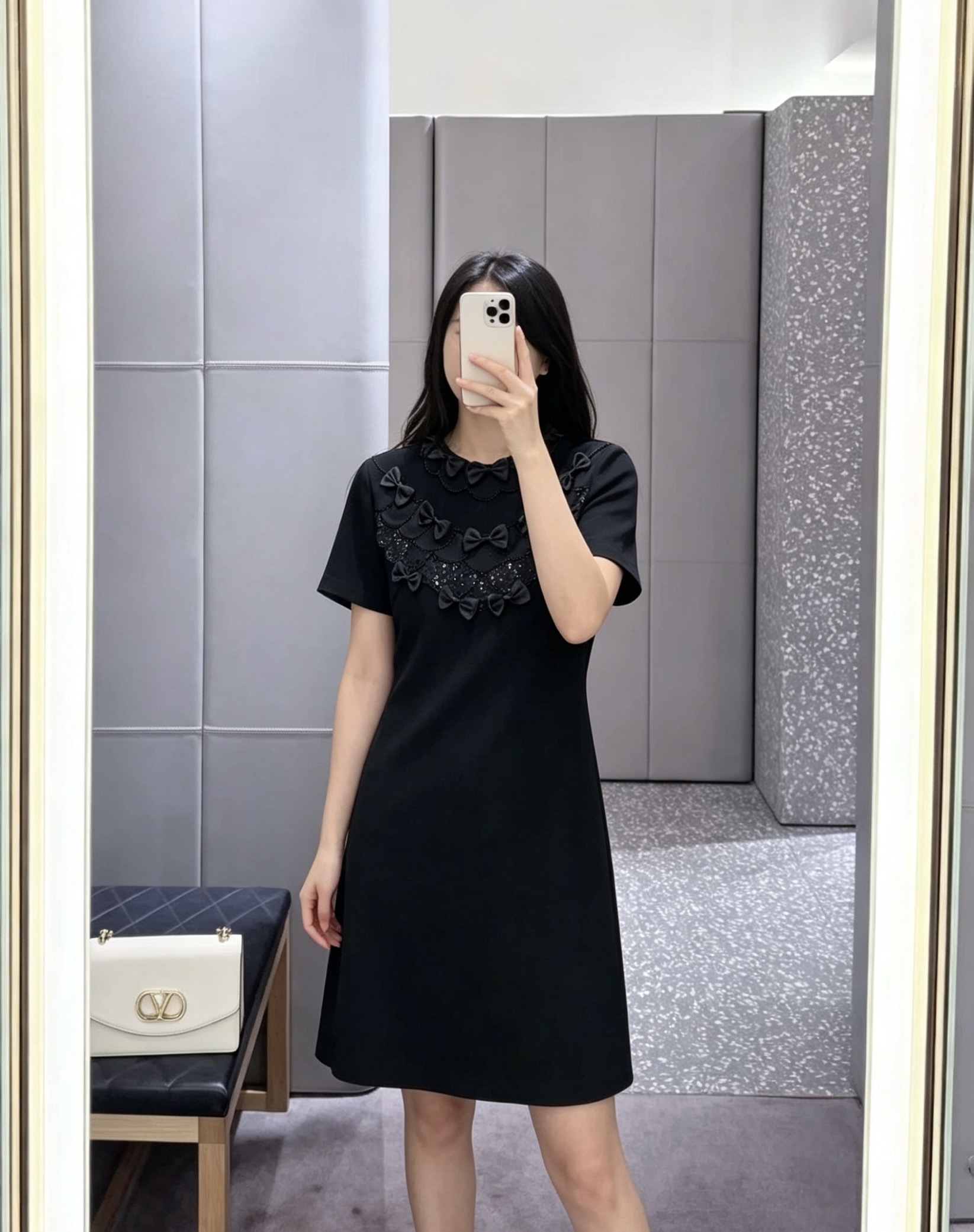 NO:892717,No. G26062485 VALENTIN*O Warren's 26SS* latest, high-end customized three-dimensional bow curtain type lace, heavy bead sequin decoration, pocket design, classic round neck short-sleeved waist slimming dress!  Black, pink, (S size shoulder width 36, bust 86, sleeve length 20, skirt length 90), Valentino-clothing, valentino, valentino, skirts, T-shirt,19860909号G26062485 VALENTIN*O华伦家26SS*新、高端定制立体蝴蝶结帘布式花边重工珠片亮片装饰、口袋设计经典圆领短袖收腰显瘦连衣裙！黑色、粉色、  （S码肩宽36,胸围86,袖长20,裙长90）,华伦天奴-服装,valentino,valentino,skirts,T-shirt,,Women's clothing