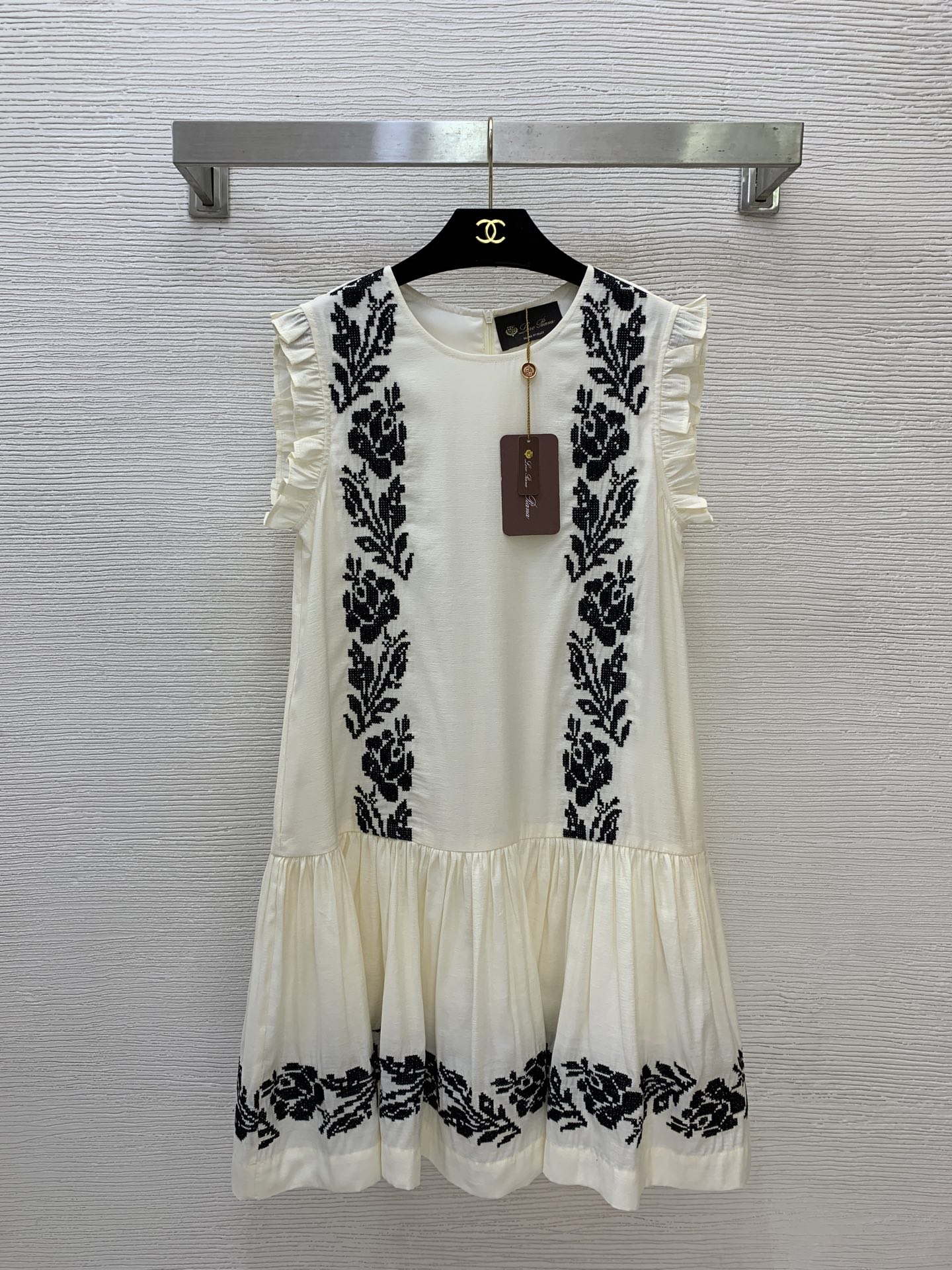 NO:893451,Style No. G26062506 Loro Pian*a new LP high-end customized heavy-duty vintage flower thousands-needle embroidery, fungus-edged small flying sleeves and pleated hem small A version loose, versatile, playful and age-reducing dress!  Pink, apricot, (S size bust 86, skirt length 90),,loro piana,loro piana,skirts,19860909款号G26062506 Loro Pian*a新款LP高端定制 重工复古花朵万针刺绣、木耳边小飞袖下摆压褶小A版宽松百搭俏皮减龄连衣裙！粉色、杏色、 （S码胸围86,裙长90）,,loro piana,loro piana,skirts,,Women's clothing