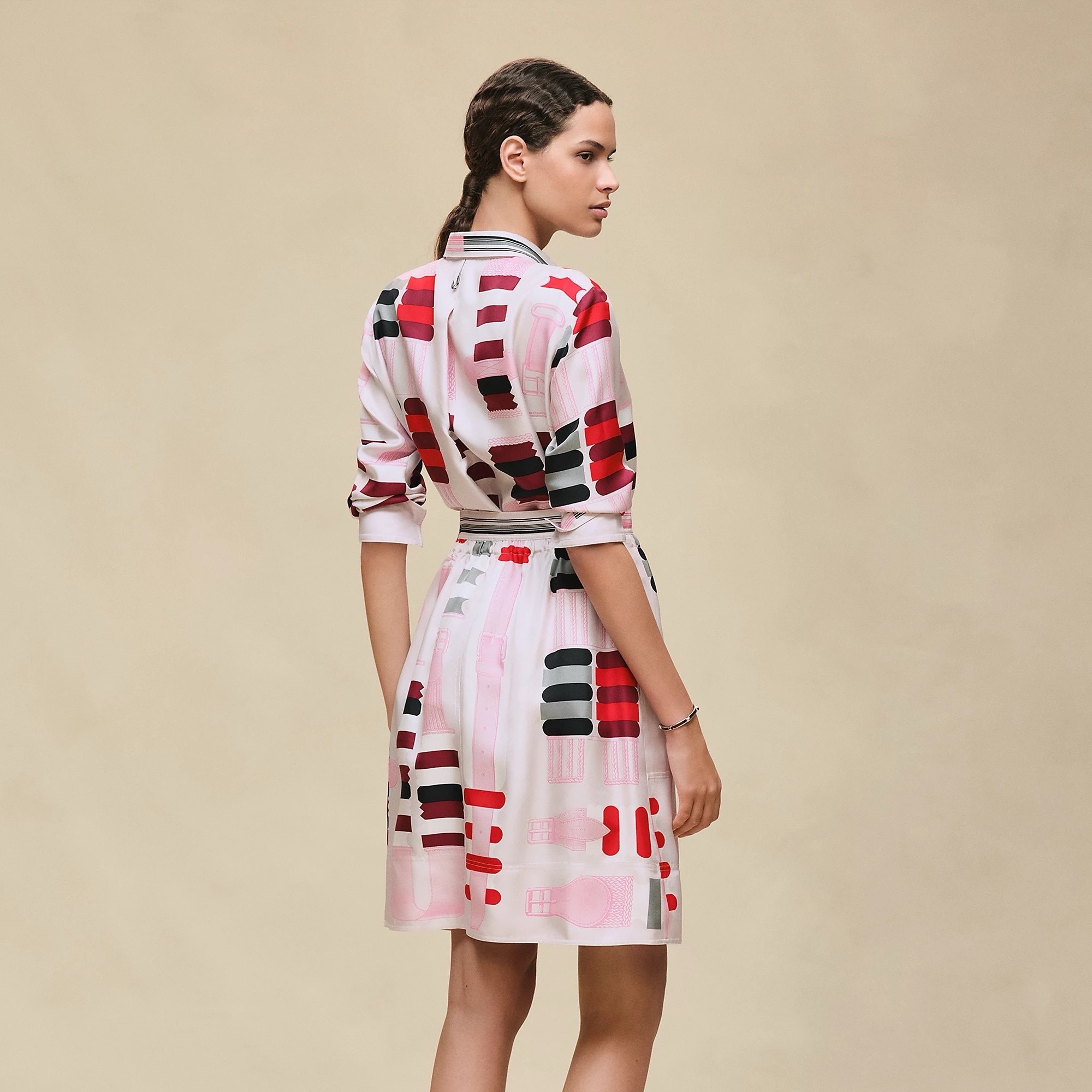 NO:899530,Style No. G26070367 HERM*S New H Family high-end boutique custom-made 19mm silk twill fabric, geometric pattern contrast printing, fashionable and elegant mid-length skirt!  Black, pink, (S size waist 64, hip 98, skirt length 60), Hermès-clothing, hermes, hermes, skirts, real silk,19860909款号G26070367 HERM*S 新款 H家高端精品定制19姆米真丝斜纹绸面料、几何图案撞色印花时尚气质中长款半身裙！黑色、粉色、 （S码腰围64,臀围98,裙长60）,爱马仕-服装,hermes,hermes,skirts,real silk,,Women's clothing