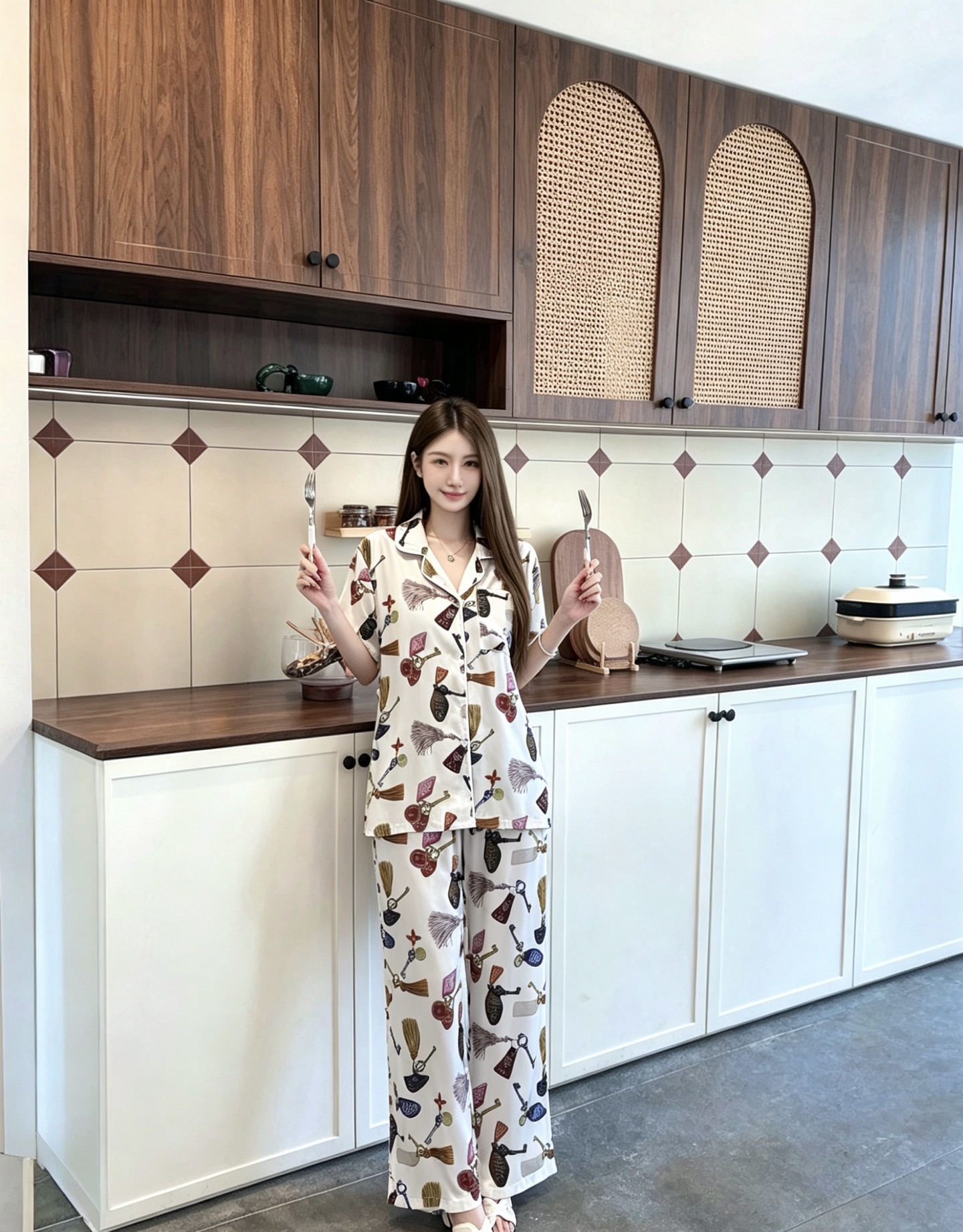 NO:907854,Style No. D26070127 LOUIS*LV’s new LV key letter logo printed home wear and pajamas two-piece set!  Chest pocket design, single-breasted buttons, custom letter-engraved placket, lapel, short-sleeved shirt, drawstring, high-waisted, wide-legged, straight-leg trousers, exclusive cloth bag!  (M size shoulder width 43, chest 108, sleeve length 24, dress length 68; waist 64 to 94 elastic, hip 100, pants length 102) batch,, louis vuitton, louis vuitton, louis vuitton, louis vuitton, shirts, T-shirt,19860909款号D26070127 LOUIS*驴家LV新款 钥匙字母logo印花居家服睡衣两件套套装！胸前口袋设计单排扣纽扣定制字母刻印门襟开襟翻领短袖衬衫抽绳高腰阔腿直筒长裤专属布袋！ （M码肩宽43,胸围108,袖长24,衣长68；腰围64～94松紧弹力,臀围100,裤长102）批,,louis vuitton,louis vuitton,louis vuitton,louis vuitton,shirts,T-shirt,,Women's clothing