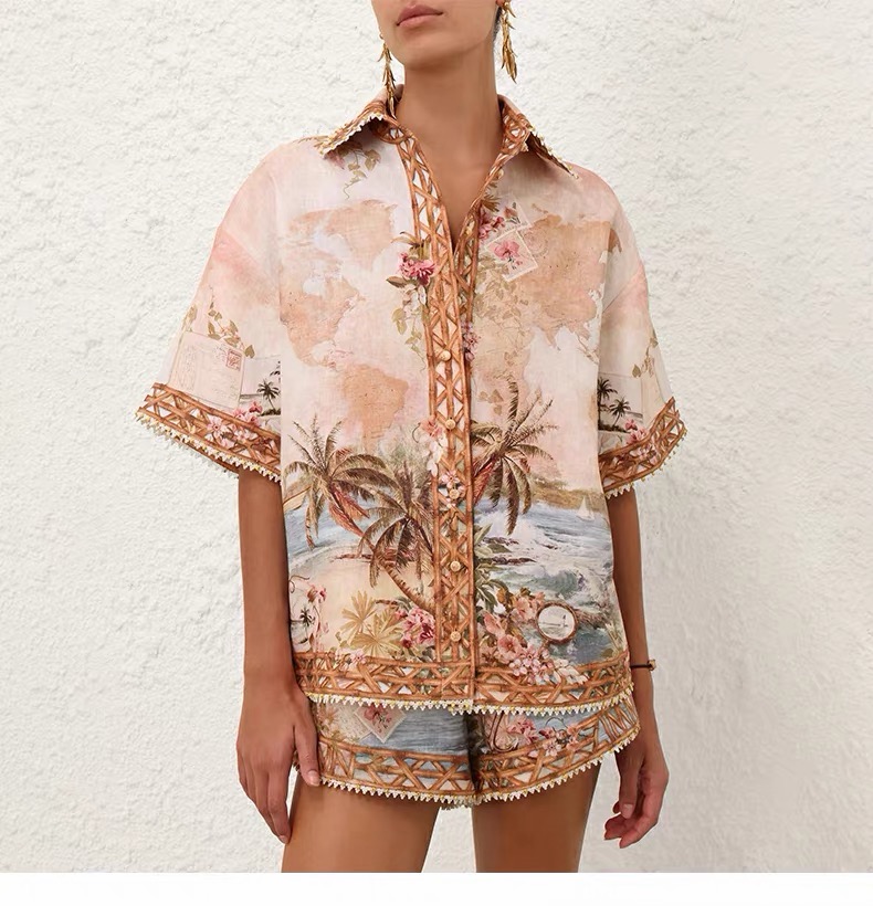 NO:900037,Style No. G26070325 ZIMMERMA*N Zimmerman's new Australian brand high-end customized linen blended fabric, summer island river sailing boat coconut tree pattern print vacation style fashionable two-piece suit!  Beaded trim single-breasted lapel lapel short-sleeved loose shirt top with drawstring and shell pendants decorated elastic waist shorts (pants with pockets on both sides) 1.2.3.4/SMLXL (size 2 shoulder width 54, bust 122, sleeve length 25, dress length 71; waist 74 ~ 104 elastic elastic, pants length 36), Zimmerman-clothing, shorts, shirts, T-shirt,19860909款号G26070325 ZIMMERMA*N兹默曼新款澳洲品牌高端定制亚麻混纺面料、夏季海岛河流帆船椰树图案印花度假风时尚两件套装！珠边装饰单排扣开襟翻领短袖宽松衬衫上衣抽绳贝壳挂坠装饰松紧腰短裤(裤子两侧有口袋）1.2.3.4/SMLXL（2码肩宽54,胸围122,袖长25,衣长71；腰围74～104松紧弹力,裤长36）,兹默曼-服装,shorts,shirts,T-shirt,,Women's clothing