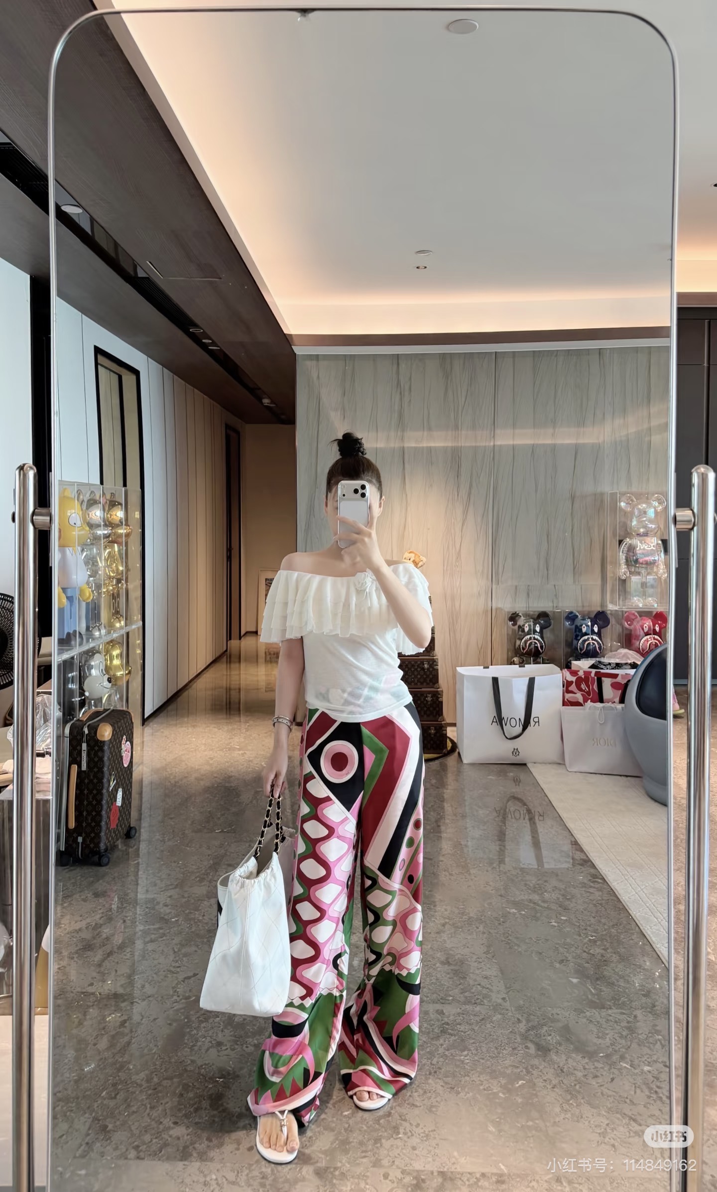 NO:910569,Model No. D26070702 PUCC* new model, custom-made simulated silk twill satin fabric, bohemian holiday style circle geometric pattern contrasting print, pockets, high waist, slimming, loose wide-leg straight trousers!  Blue, pink, (size L waist 78, hip 102, length 109) pants, real silk, silk fabric,19860909款号D26070702 PUCC*新款 定制仿真丝斜纹绸缎面料、波西米亚度假风圆圈几何图案撞色印花、插兜高腰显瘦宽松阔腿直筒裤长裤！蓝色、粉色、（L码腰围78,臀围102,裤长109）裤子,,real silk,silk fabric,,Women's clothing