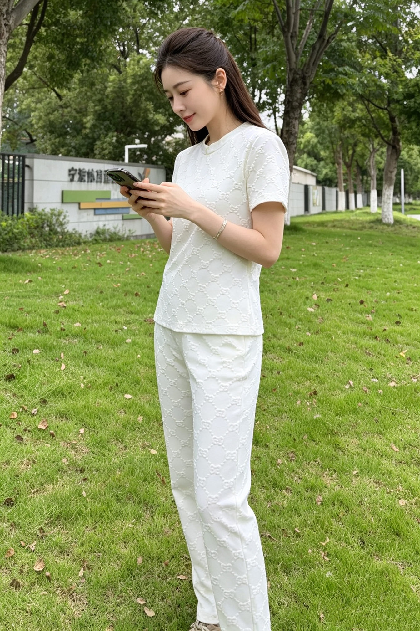 NO:900126,Style No. D26070656 GUCC* new classic GG letter logo embossed embossed jacquard fabric fashion sports suit!  Round neck short-sleeved slimming and versatile top with webbing splicing and stretch fabric waist-cinching butt-lifting trousers!  Brown/black/white, (M size shoulder width 38, bust 82, sleeve length 16, clothing length 53; waist 64~76 elastic, hip 80, pants length 89), Gucci-clothing, gucci, gucci, T-shirt,19860909款号D26070656 GUCC*新款经典GG字母logo浮雕压花提花面料时尚运动套装！圆领短袖显瘦显瘦百搭上衣织带拼接弹力面料收腰提臀长裤！咖色/黑色/白色, （M码肩宽38,胸围82,袖长16,衣长53；腰围64～76弹力,臀围80,裤长89）,古驰-服装,gucci,gucci,T-shirt,,Women's clothing
