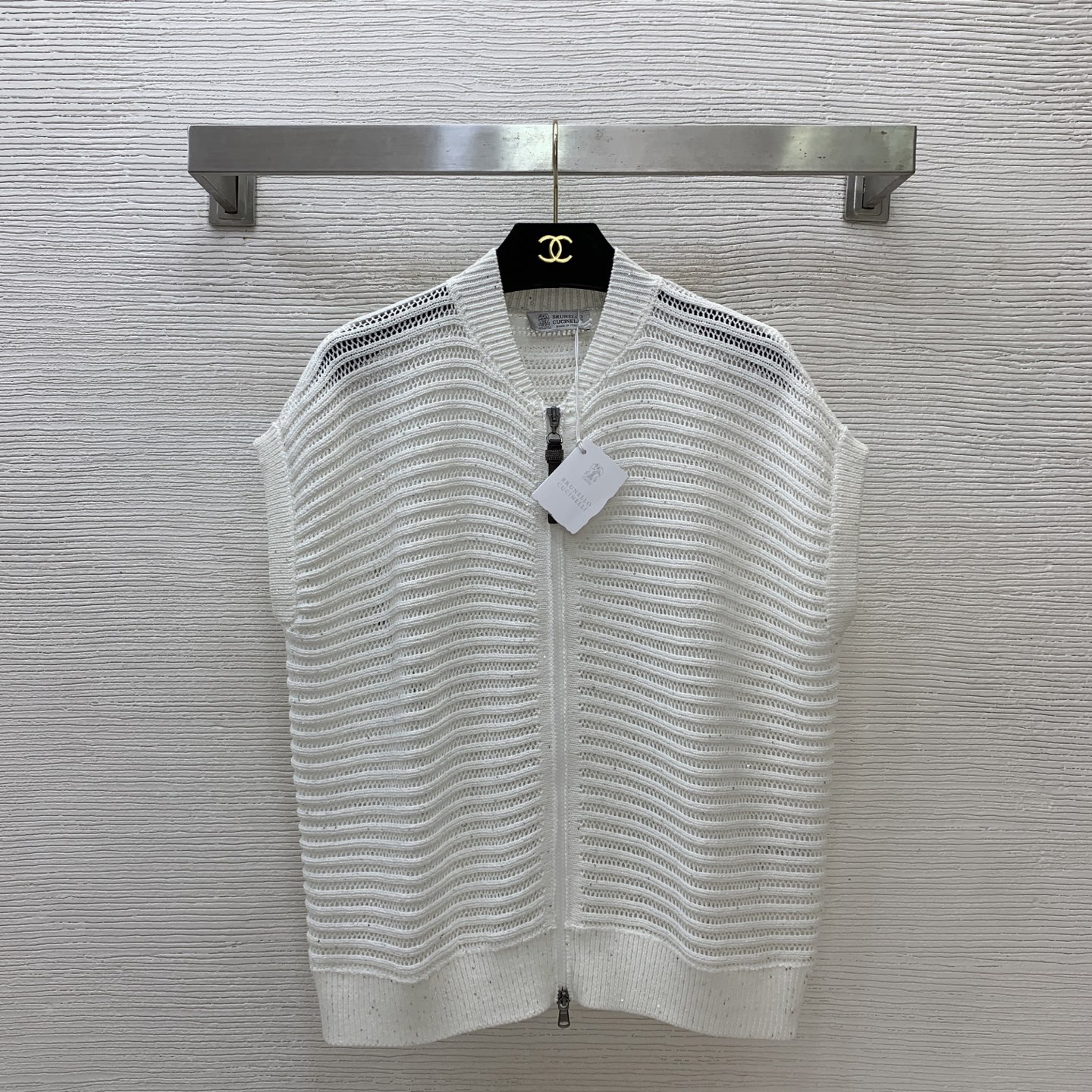 NO:911432,Model No. G26070842 Brunel*o Cucinel*i new BC home new style double-ended zipper design striped hollow mesh sequins blingbling fashion versatile stand-up collar waistcoat knitted cardigan top!  (M size bust 108, raglan sleeve length 22, dress length 57) batch,, brunello cucinelli, chanel,19860909款号G26070842 Brunel*o Cucinel*i新款BC家新款 双头拉链设计条纹镂空网眼亮片blingbling时尚百搭立领坎肩针织开衫上衣！（M码胸围108,连肩袖长22,衣长57）批,,brunello cucinelli,chanel,,Women's clothing