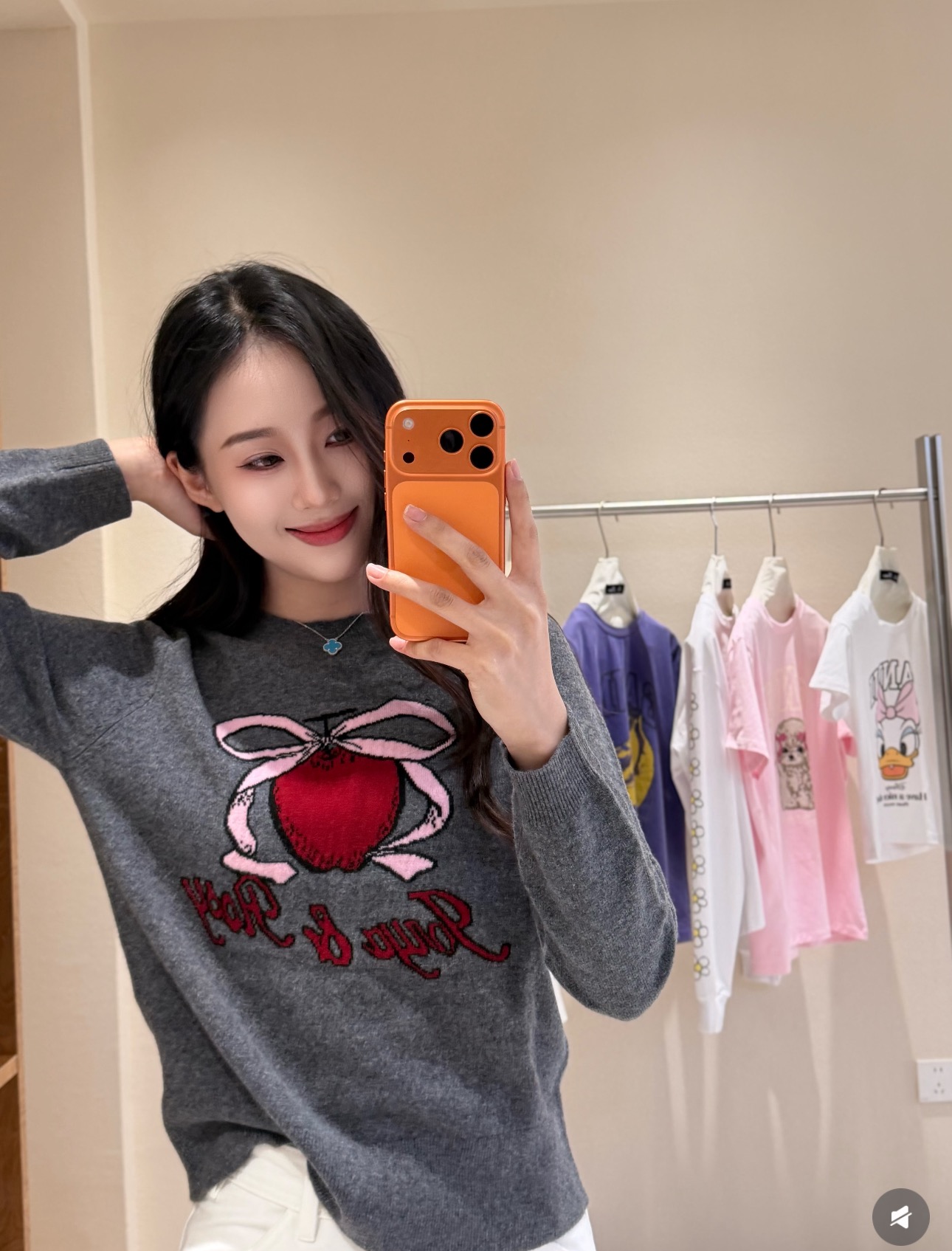 NO:922844,Style No. G71080 JORYA* Zhuoya’s new high-end customized wool fabric is soft, waxy and skin-friendly!  Red apple bow pattern letter jacquard on the chest single-breasted personalized design slim fit round neck pullover short-sleeved sweater top!  4-6-8 (M/6 size bust 86, sleeve length 24, clothing length 52) batch,, T-shirt,19860909款号G71080 JORYA*卓雅新款高端定制羊毛面料软糯亲肤！胸前红苹果蝴蝶结图案字母提花后背单排扣个性设计修身显瘦圆领套头短袖针织衫上衣！4-6-8（M/6码胸围86,袖长24,衣长52）批,,T-shirt,,Women's clothing