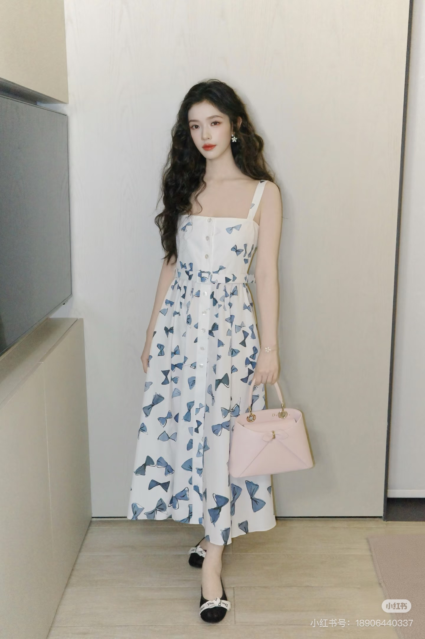 NO:922868,Style No. G26070816 Dio*’s new high-end customized French sweet temperament single-breasted all-over blue bow print pocket-style high-waisted mid-length suspender dress with belt!  36-38-40-42 (38 size bust 82~88, waist 70, skirt length 123) batch,, dior, skirts,19860909款号G26070816 Dio*新款高端定制法式甜美气质单排扣满印蓝色蝴蝶结印花插兜式高腰大摆中长款吊带连衣裙配腰带！36-38-40-42（38码胸围82～88,腰围70,裙长123）批,,dior,skirts,,Women's clothing