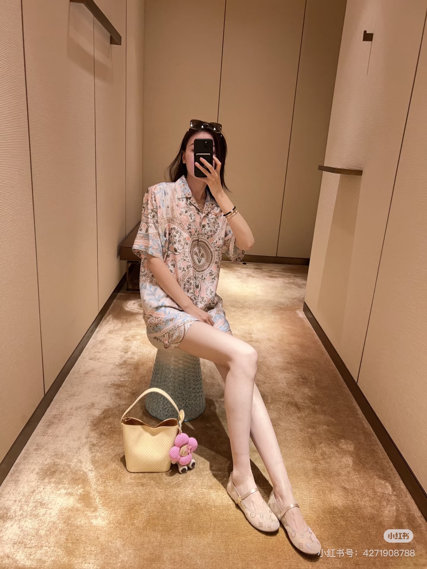 NO:924178,Style No. D29071174 LOUIS*LV’s new imitation silk twill satin fabric, light and comfortable home wear pajamas set!  Suit collar, single-breasted chest pocket design, all-over key lock buckle floral LV logo printed shirt top, casual and fashionable elastic waist, cuffed pocket shorts!  (M size shoulder width 39, chest 108, sleeve length 26, dress length 67; waist 70 ~ 88 elastic, pants length 34) batch,, louis vuitton, louis vuitton, louis vuitton, louis vuitton, shorts, shirts, business suit, real silk, silk fabric,19860909款号D29071174 LOUIS*驴家LV新款仿真丝斜纹绸缎面料光感舒适居家服睡衣套装！西装领单排扣胸前口袋设计全身钥匙锁扣花卉LVlogo印花衬衫上衣休闲时尚松紧腰翻边插兜短裤！ （M码肩宽39,胸围108,袖长26,衣长67；腰围70～88弹力,裤长34）批,,louis vuitton,louis vuitton,louis vuitton,louis vuitton,shorts,shirts,business suit,real silk,silk fabric,,Women's clothing