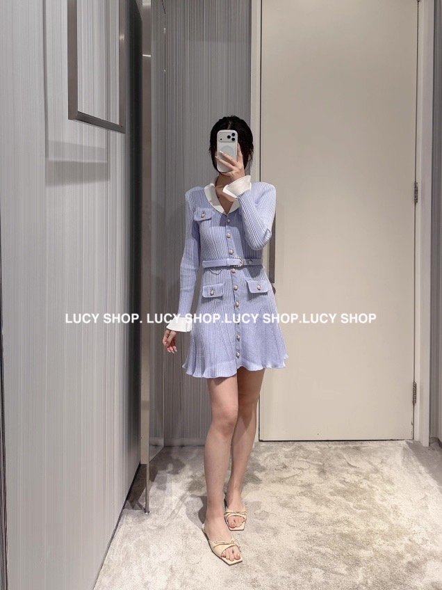 NO:926899,Style No. D71289 Self-Portrai* 2026 new SP home customized pit striped knitted fabric, gold edge inlaid pearl buttons, single-breasted placket, lapels, contrasting splicing, trumpet sleeves, slim fit, long-sleeved knitted dress belt!  Blue, (M size bust 70, waist 54, sleeve length 60, skirt length 88) batch,,skirts,19860909款号D71289 Self-Portrai*2026年新款SP家定制竖坑条纹针织面料、金边镶嵌珍珠扣单排扣门襟翻领撞色拼接喇叭袖修身显瘦长袖针织连衣裙腰带！蓝色、 （M码胸围70,腰围54,袖长60,裙长88）批,,skirts,,Women's clothing