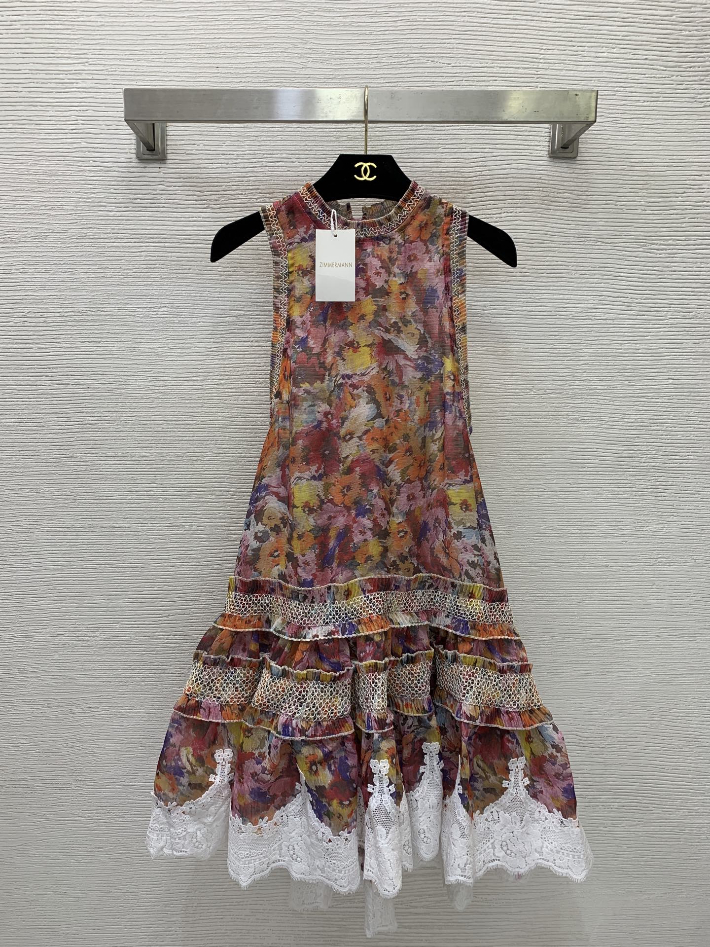 NO:929805,Style No. D26071277 ZIMMERMA*N Zimmerman Australian brand custom-made contrasting color faded floral print small floral skirt!  Water-soluble lace stitching with a large hem and a racer-back sleeveless tank top layered cake dress!  (M size bust 90, front skirt length 85/back skirt length 94), Zimmerman-clothing, skirts,19860909款号D26071277 ZIMMERMA*N兹默曼澳洲品牌定制撞色晕染花卉印花小碎花裙！水溶蕾丝拼接打揽大裙摆工字背无袖背心裙层层蛋糕连衣裙！ （M码胸围90,前裙长85/后裙长94）,兹默曼-服装,skirts,,Women's clothing
