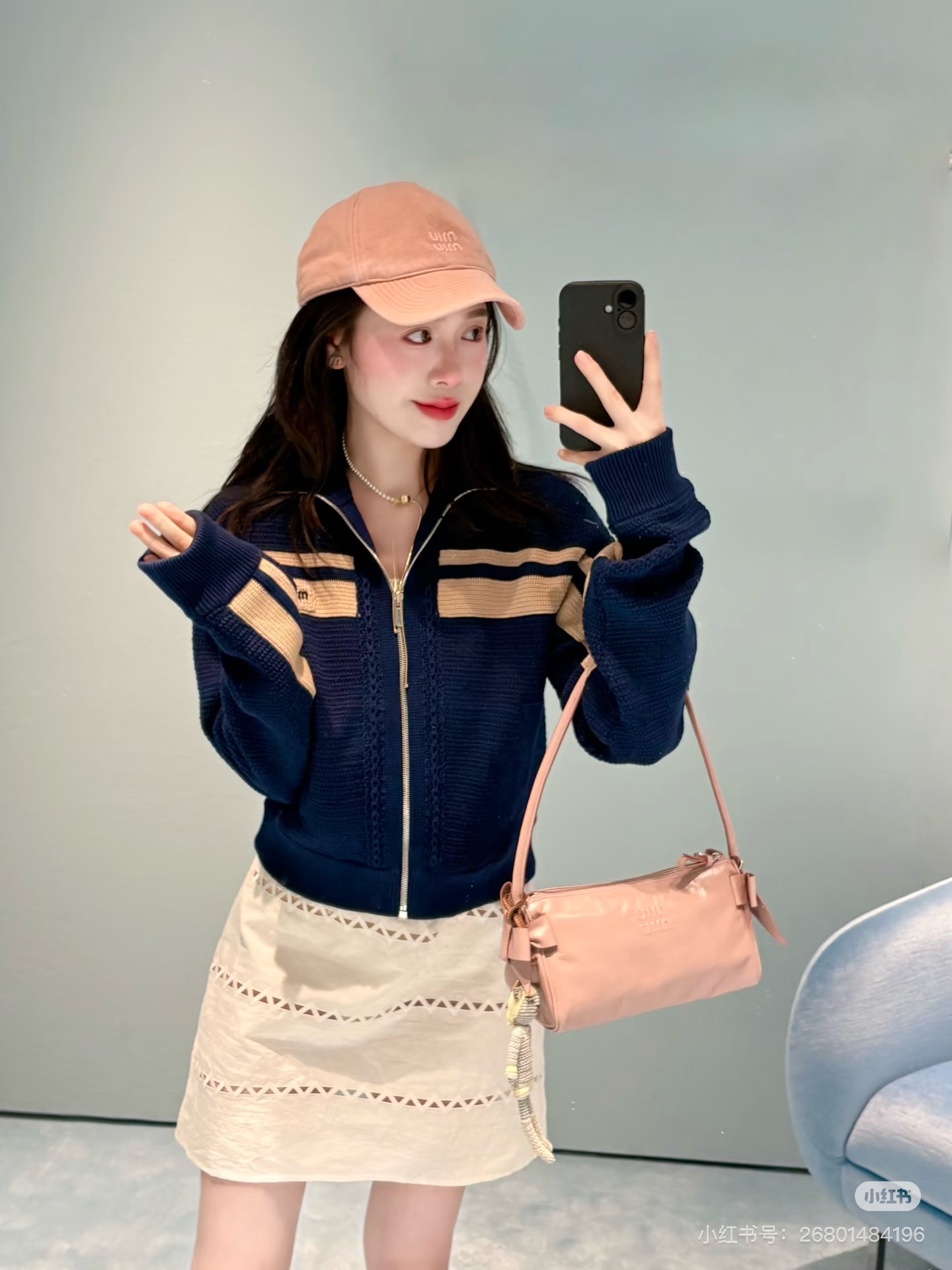NO:929397,Model No. G26071567 MIUMI*U Miujia's new high-end customized European goods, quality and thickened style, age-reducing fashion, letter logo logo on the chest, contrasting stripes, stand-up collar, zipper knitted thick cardigan jacket!  36-38-40 (size 38 shoulder width 51, bust 108, sleeve length 60, dress length 50) batch,,miumiu,jackets & coats,19860909款号G26071567 MIUMI*U缪家新款 高端定制欧货精品质量加厚款减龄龄时尚胸前字母logo徽标撞色条纹立领拉链针织厚开衫外套！36-38-40（38码肩宽51,胸围108,袖长60,衣长50）批,,miumiu,jackets & coats,,Women's clothing
