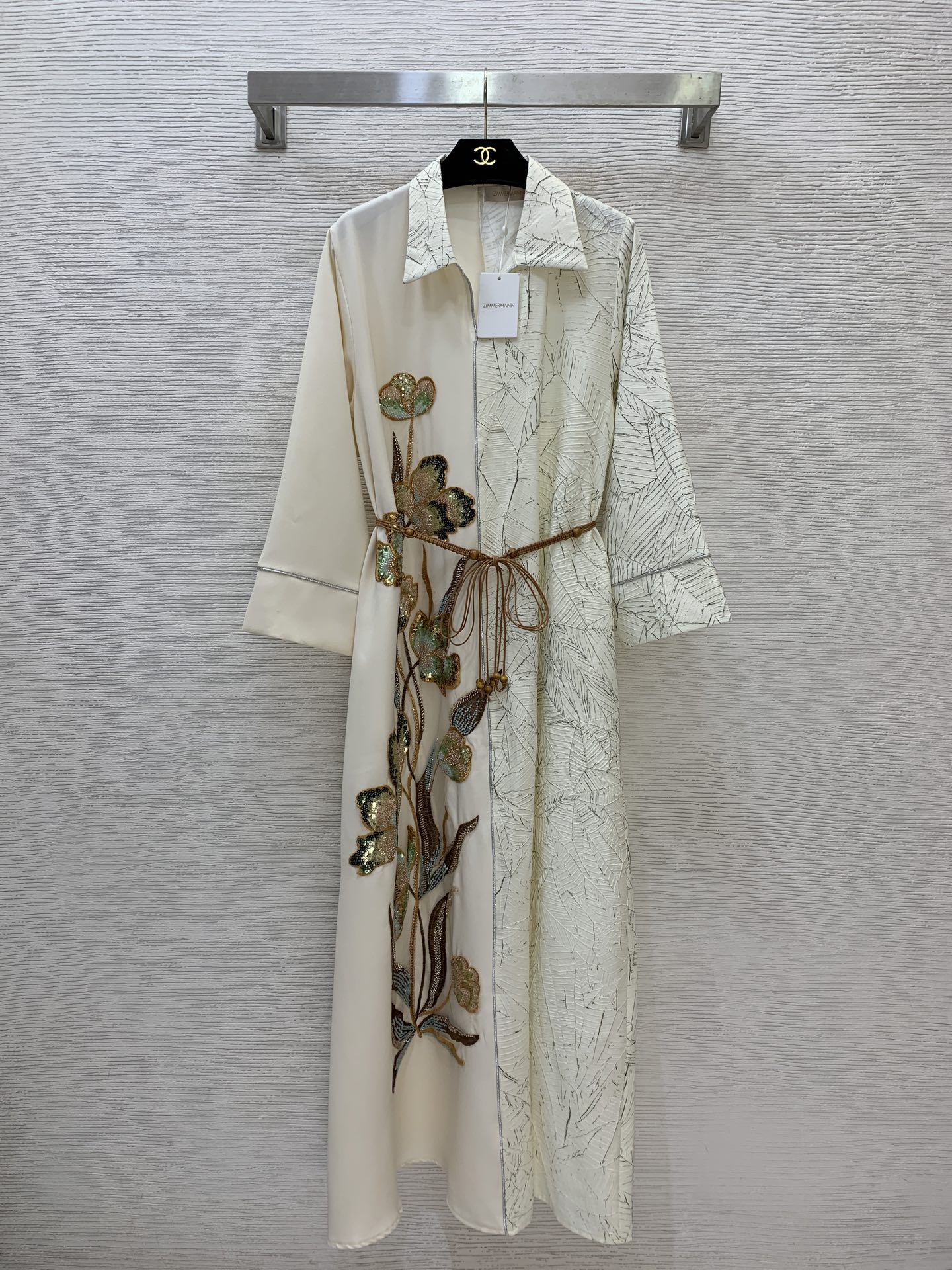 NO:932487,Model No. D26071745 ZIMMERMA*N Zimmerman's new Australian brand AB jacquard fabric splicing heavy industry embroidery plant flower branch pattern sequins beaded flowers, loose large version long lapel long-sleeved dress comes with a belt!  Apricot/khaki/blue, (S size shoulder width 39, bust 100, sleeve length 53, skirt length 139) batch,,skirts,19860909款号D26071745 ZIMMERMA*N兹默曼新款澳洲品牌 AB面提花布拼接重工刺绣植物花枝图案亮片串珠花、宽松大版长款翻领长袖连衣裙送腰带！杏色/卡其/蓝色,  （S码肩宽39,胸围100,袖长53,裙长139）批,,skirts,,Women's clothing