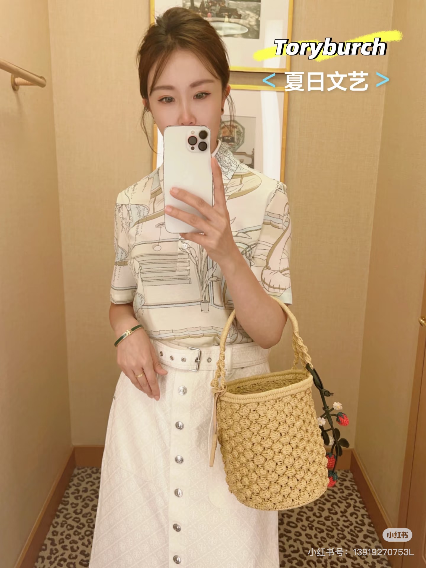 NO:932468,Model No. D26071713 Tory* Tory Burch's new fashionable and western-style threaded collar stitching white swan plant hanging lamp pattern printed round neck short-sleeved T-shirt top!  (L size shoulder width 41, chest 106, sleeve length 19, clothing length 62) batch,, T-shirt, tees, t-shirt,19860909款号D26071713 Tory*托里伯奇新款 时髦洋气螺纹领拼接白天鹅植物挂灯图案印花圆领短袖T恤上衣！（L码肩宽41,胸围106,袖长19,衣长62）批,,T-shirt,tees，t-shirt,,Women's clothing