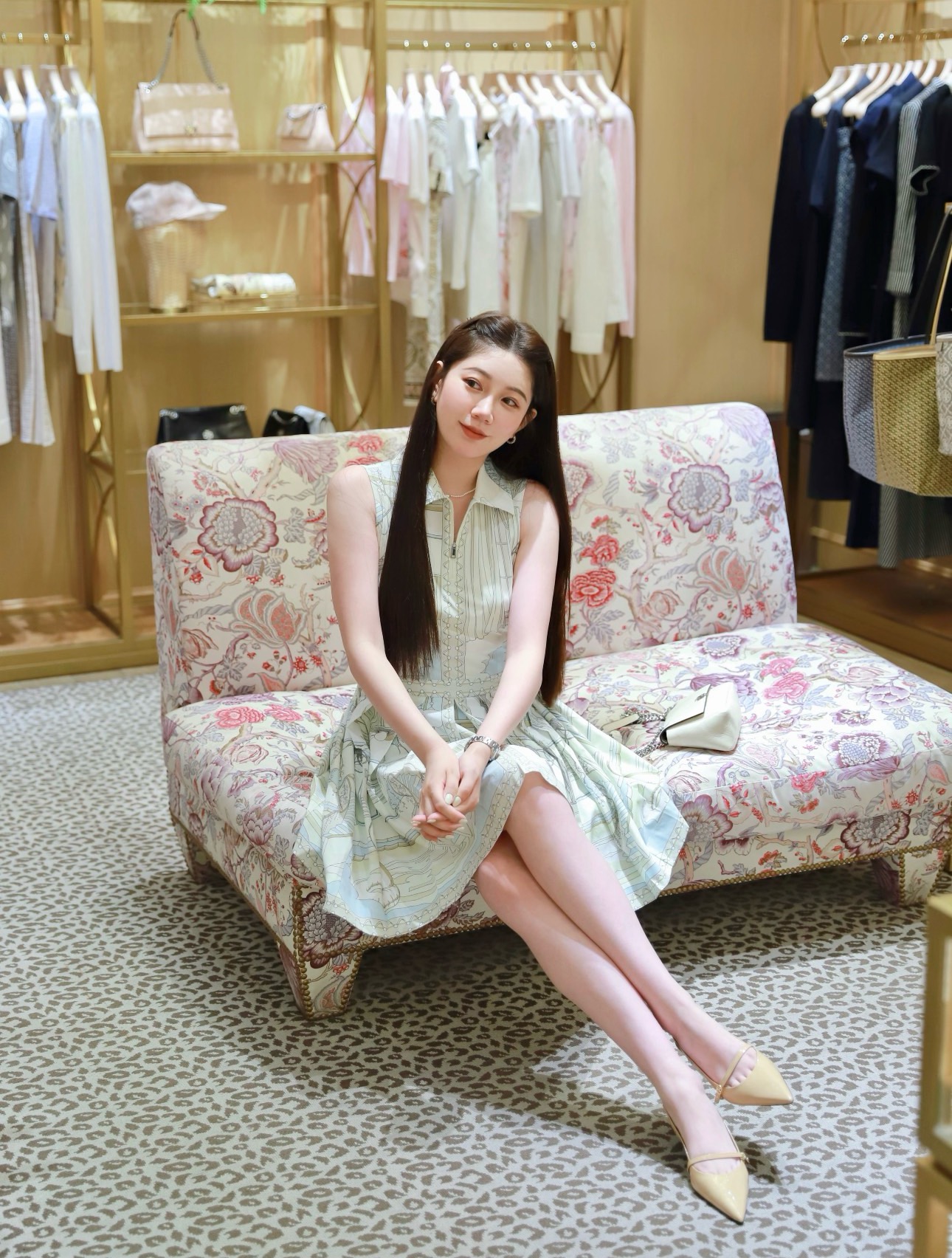NO:932462,Model No. D26071714 Tory* Tory Burch's new swimming pool white swan plant hanging lamp printed half-zip placket splicing hem pleated design waist slimming lapel sleeveless dress!  (M size bust 90, waist 76, skirt length 90) batch,,skirts,19860909款号D26071714 Tory*托里伯奇新款 泳池白天鹅植物挂灯印花半拉链门襟拼接下摆压褶设计收腰显瘦翻领无袖连衣裙！（M码胸围90,腰围76,裙长90）批,,skirts,,Women's clothing