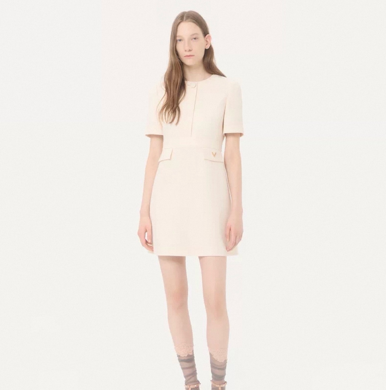 NO:941827,Model No. G26072054 VALENTIN*O Warren's new high-end customized French lady style simple placket design with one button design, metal V logo decoration on the right pocket flap, round neck short-sleeved A-line dress!  Classic black, off-white, (S size bust 80, waist 70, sleeve length 21, skirt length 88), Valentino-clothing, valentino, valentino, skirts, T-shirt,19860909款号G26072054 VALENTIN*O华伦家新款高端定制法式名媛风简约时门襟一粒扣设计、右袋盖金属V标志装饰圆领短袖A字连衣裙！经典黑、米白色、 （S码胸围80,腰围70,袖长21,裙长88）,华伦天奴-服装,valentino,valentino,skirts,T-shirt,,Women's clothing