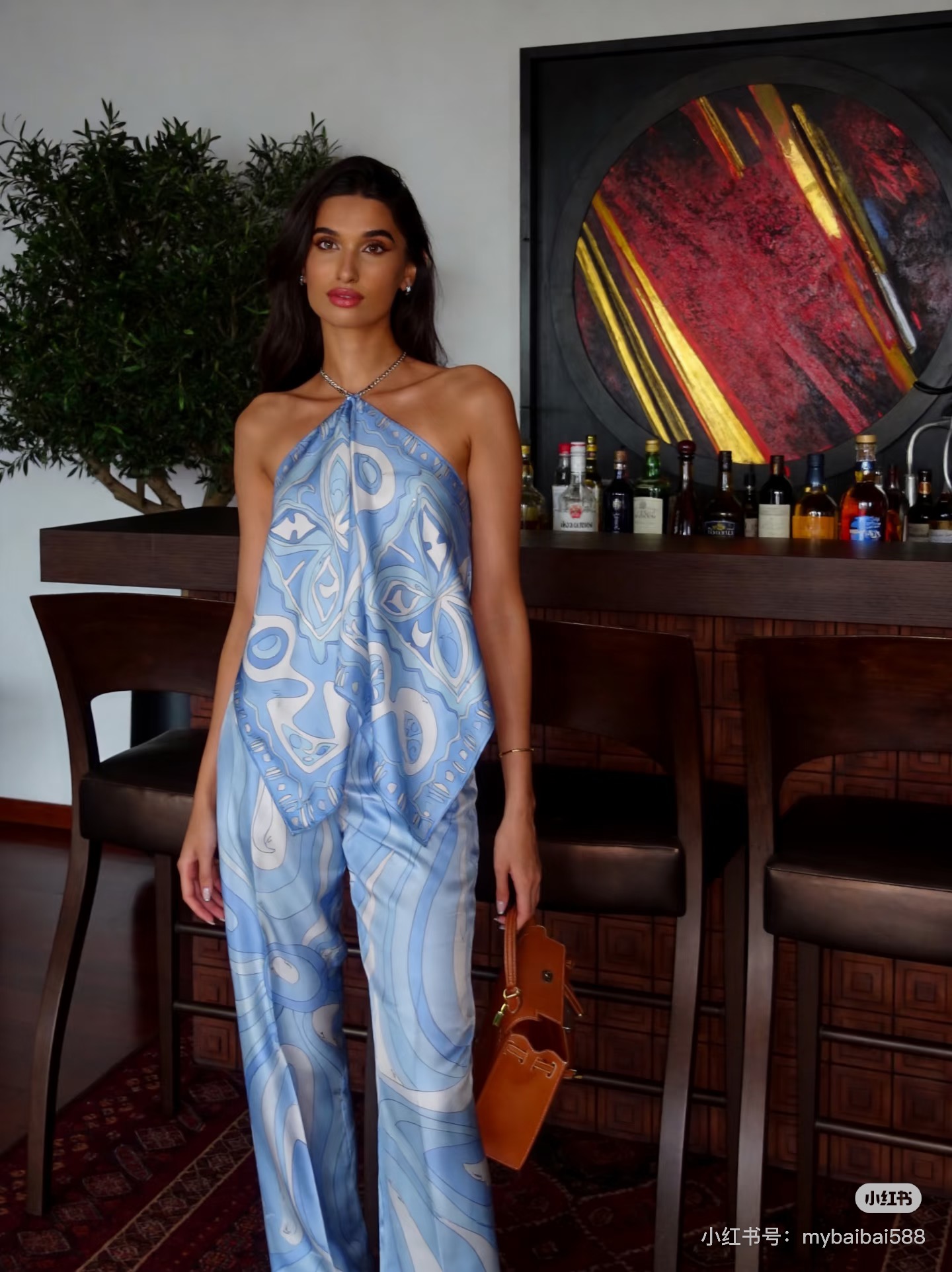 NO:931168,Top and trousers model number D26071624 PUCC latest model, simulated silk twill satin thick fabric, sexy and fashionable two-piece suit!  Geometric pattern, contrasting color print, metal chain, halter neck, backless tube top, bellyband top, side zipper, elastic waist design, high waisted wide leg trousers!  (M size waist size 64~80, back elasticity, hip size 104, pants length 109),,real silk,19860909上衣,长裤款号D26071624 PUCC*新款 仿真丝斜纹缎稠面料性感时髦两件套装！几何图形撞色印花金属链条挂脖露背抹胸肚兜上衣侧拉链后背松紧腰设计高腰阔腿裤长裤！ （M码腰围64～80后背弹力,臀围104,裤长109）,,real silk,,Women's clothing