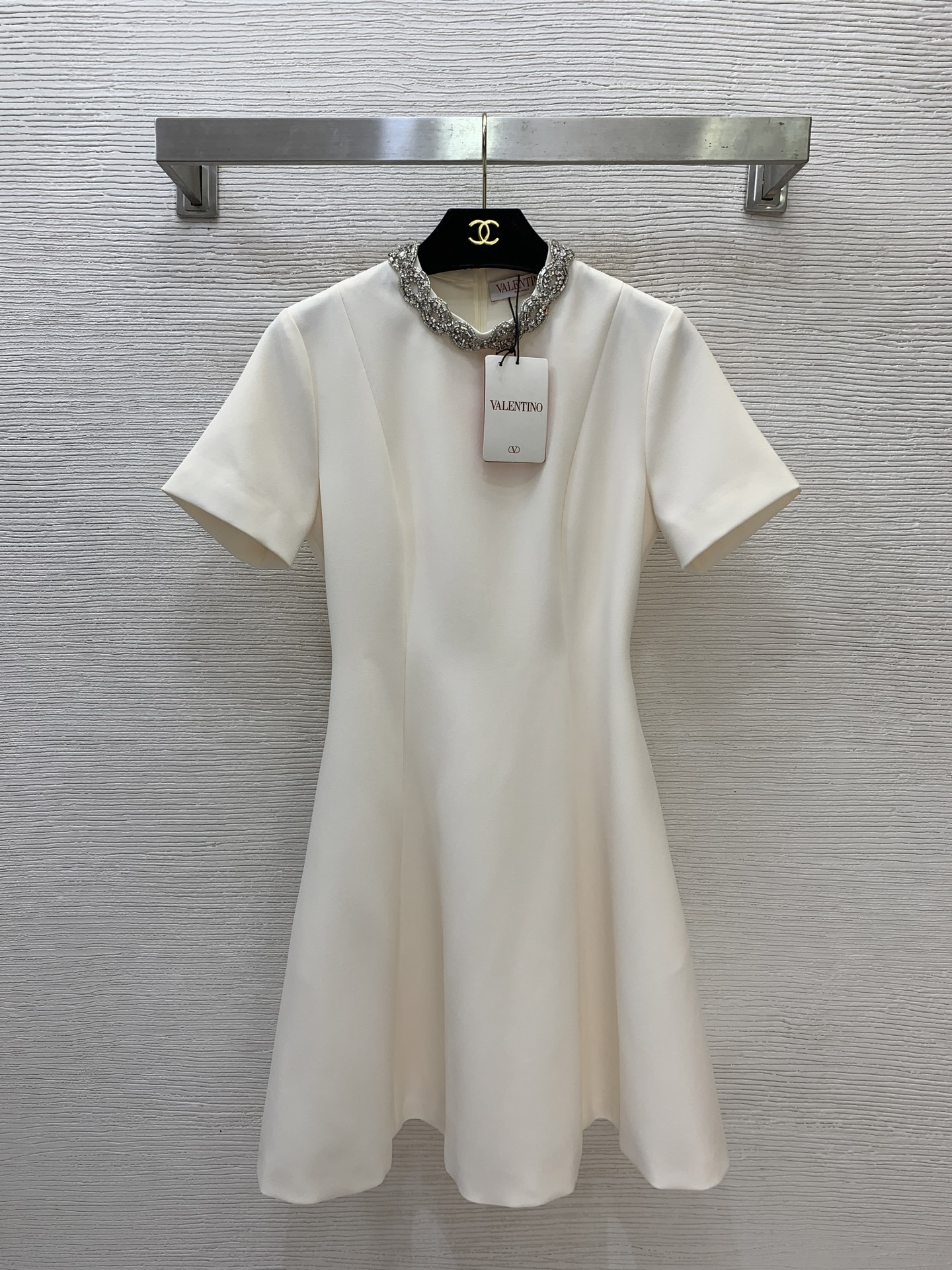 NO:944748,Model No. G26072154 VALENTIN*O New high-end customized luxury heavy-duty diamond-encrusted decoration, light luxury lady-style banquet dress, waist slimming short-sleeved dress!  Black/pink/off-white, (S size bust 84, waist 70, sleeve length 20, skirt length 88) batch,,valentino,valentino,skirts,T-shirt,19860909款号G26072154 VALENTIN*O华伦家新款 高端定制奢华重工镶钻装饰、轻奢名媛风宴会小礼服裙收腰显瘦短袖连衣裙！黑色/粉色/米白色, （S码胸围84,腰围70,袖长20,裙长88）批,,valentino,valentino,skirts,T-shirt,,Women's clothing