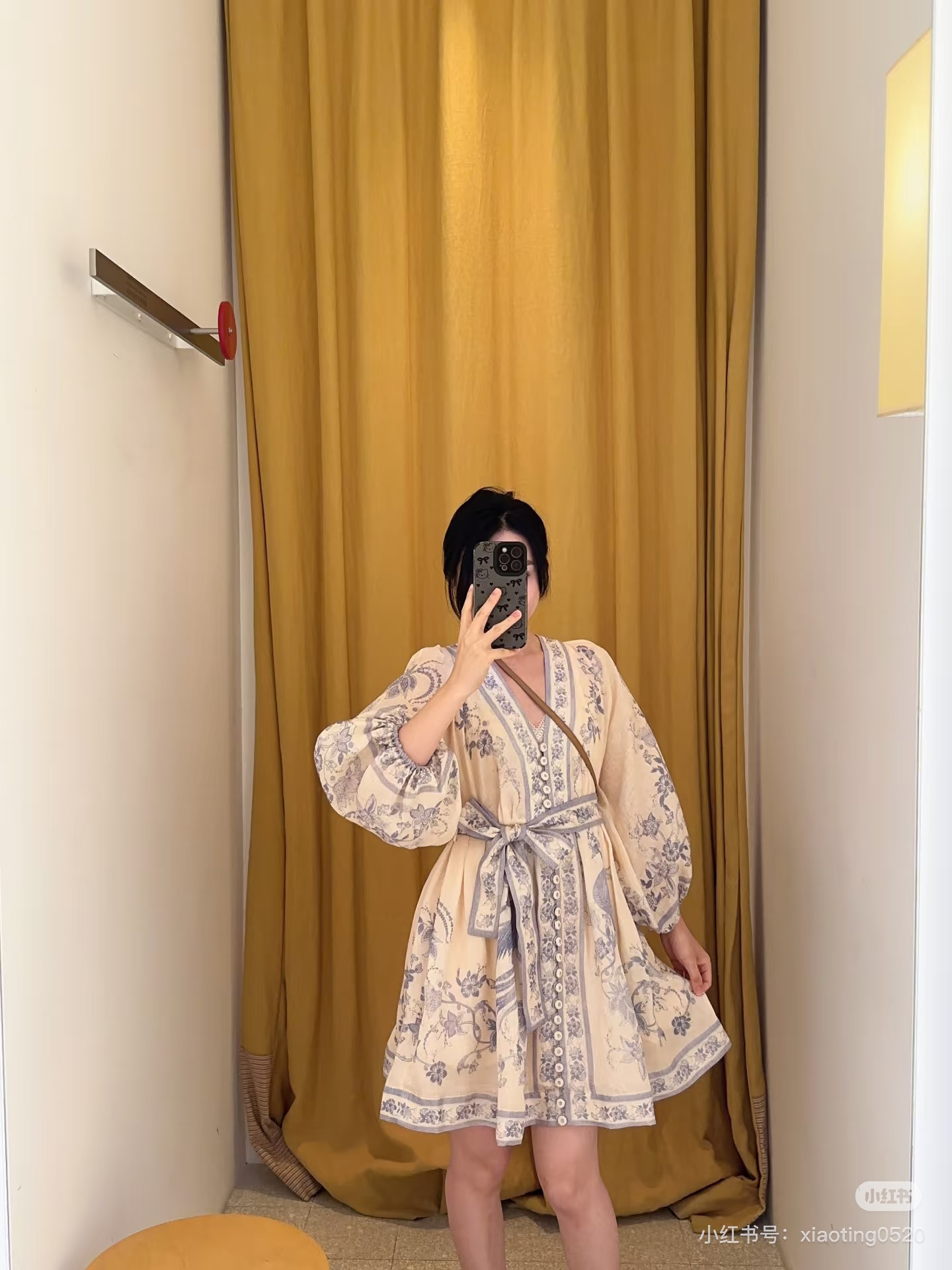 NO:941791,Style No. G26072540 ZIMMERMA*N Zimmerman’s new Australian brand high-end customized linen blended breathable fabric, bohemian resort style retro floral print high waist large hem single breasted V-neck lantern sleeve dress with belt!  1.2.3.4/SMLXL (size 2, loose bust, waist 74, sleeve length 56, skirt length 86), Zimmerman-clothing, skirts,19860909款号G26072540 ZIMMERMA*N兹默曼新款澳洲品牌高端定制亚麻混纺透气面料、波西米亚度假风复古花卉印花高腰大摆单排扣V领灯笼袖连衣裙配腰带！1.2.3.4/SMLXL（2码胸围宽松,腰围74,袖长56,裙长86）,兹默曼-服装,skirts,,Women's clothing