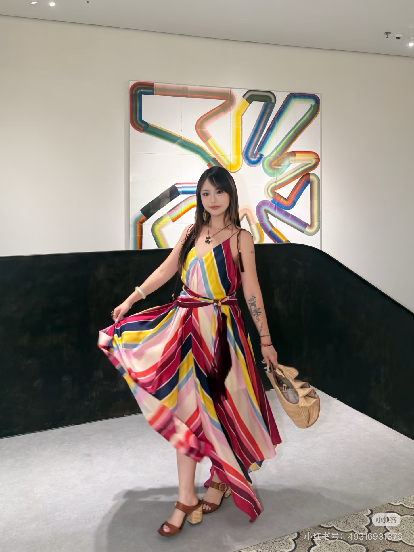 NO:946242,Style No. G26072275 ZIMMERMA*N Zimmerman's new Australian brand high-end customized silky satin material rainbow contrasting stripe print loose and fashionable western style butt curtain layered V-neck irregular large swing suspender dress!  1.2.3.4/SMLXL (size 2 bust 92, skirt length 121 excluding straps) batch,,skirts,19860909款号G26072275 ZIMMERMA*N兹默曼新款澳洲品牌高端定制丝滑缎面材质彩虹撞色条纹印花宽松时髦洋气屁帘叠穿V领不规则大摆吊带连衣裙！1.2.3.4/SMLXL（2码胸围92,裙长121不含肩带）批,,skirts,,Women's clothing