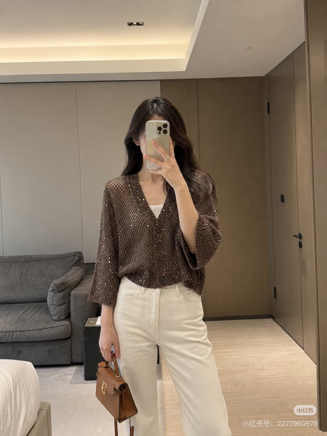 NO:946261,Model number G26072204 Brunel*o Cucinel*i's new BC high-end customized wool yarn blended retro old money style hollow mesh perspective heavy hook weaving technology blingbling sequin weaving, four-button placket V-neck knitted cardigan jacket top!  Brown, (M size bust 102, sleeve length 54, dress length 55) batch,, brunello cucinelli, chanel, jackets & coats,19860909款号G26072204 Brunel*o Cucinel*i新款BC家高端定制羊毛纱线混纺复古老钱风镂空网眼透视重工勾织工艺blingbling亮片编织、四粒扣门襟V领针织开衫外套上衣！咖啡色、 （M码胸围102,袖长54,衣长55）批,,brunello cucinelli,chanel,jackets & coats,,Women's clothing
