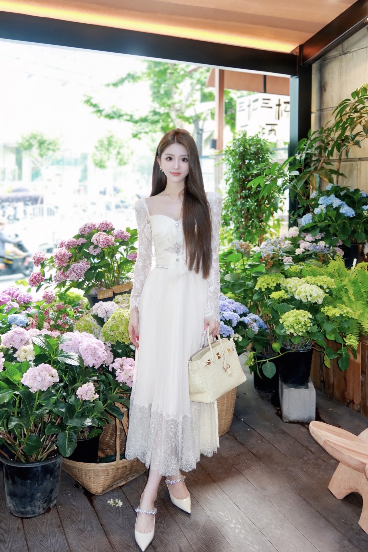 NO:953986,Model No. G26072764 Self-Portrai* New 1:1 high version SP customized quality, beautiful temperament, elegant and must-have dating and holiday style. The inner chest is thoughtfully designed with non-slip strips, built-in reinforced buckles on the back, overall fine pleated chiffon spliced ​​with soft waxy lace fabric, heavy-duty inlaid pearl rhinestone buckles to decorate the waist, slimming square neck, long-sleeved and full-swing dress, banquet dress, long skirt with diamond belt!  (M size bust 76~86, waist 66, raglan sleeve length 61, skirt length 123) batch,,skirts,19860909款号G26072764 Self-Portrai*新款1:1高版本SP家定制品质、气质绝美温韵优雅约会度假风必备胸部内里贴心小设计做有防滑条、后背内置加固排扣、整体细褶雪纺纱拼接软糯蕾丝面料、重工镶嵌珍珠水钻扣装饰收腰显瘦方领长袖大摆连衣裙宴会礼服长裙配钻饰腰带！（M码胸围76～86,腰围66,连肩袖长61,裙长123）批,,skirts,,Women's clothing