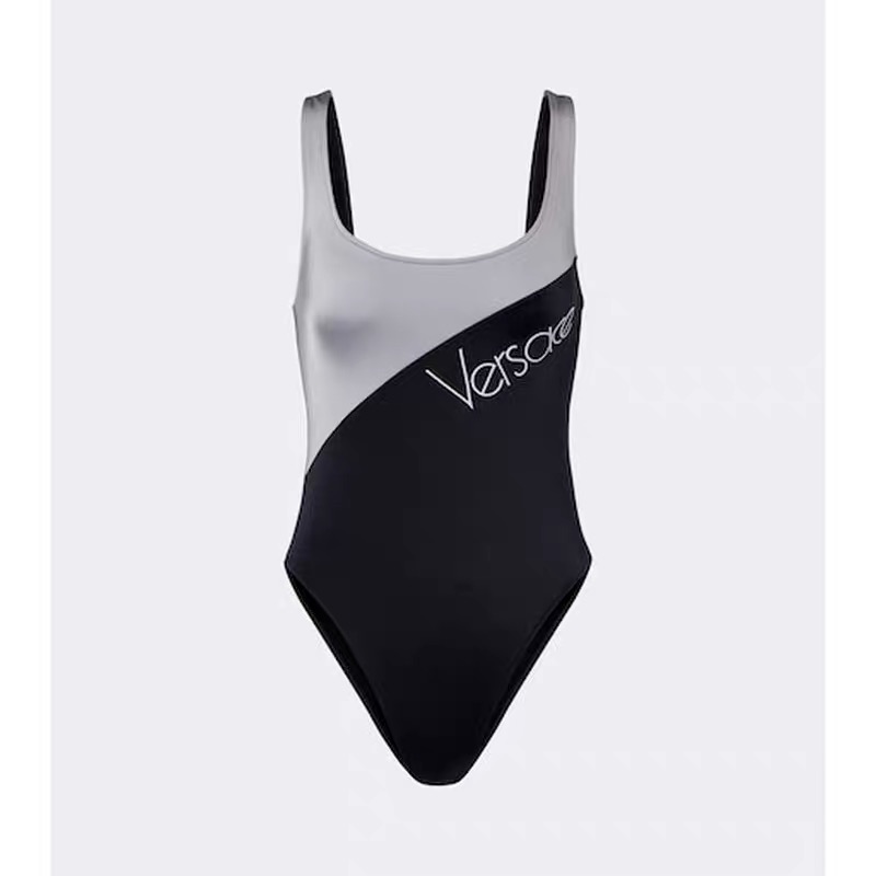 NO:943300,Model No. D72578 VERSAC* new color block fabric letter logo printed sexy backless U-neck sleeveless tight stretch one-piece swimsuit!  A must-have for seaside resort hot spring pools!   ,,Versace-clothing,versace,versace,swimsuits,19860909款号D72578 VERSAC*新款 拼色面料字母logo印花性感露背U领无袖紧身弹力连体泳衣！海边度假温泉泳池必备！  ,,范思哲-服装,versace,versace,swimsuits,,Women's clothing