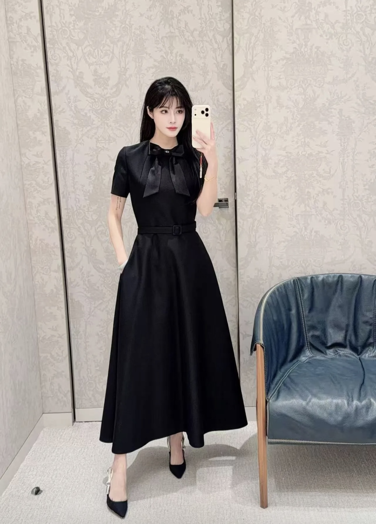 NO:953897,Model number G26072734 Dio* new high-end customized French lady style neckline bow decoration waist slimming A-line wide round neck short-sleeved dress with belt!  Black, 36.38.40.42 (size 38: shoulder width 36, bust 84~88, waist 70, sleeve length 20, skirt length 120) batch, dior, skirts, T-shirt,19860909款号G26072734 Dio*新款 高端定制法式名媛风领口蝴蝶结装饰收腰显瘦A字大摆圆领短袖连衣裙配腰带！黑色、36.38.40.42（38码:肩宽36,胸围84～88,腰围70,袖长20,裙长120）批,,dior,skirts,T-shirt,,Women's clothing