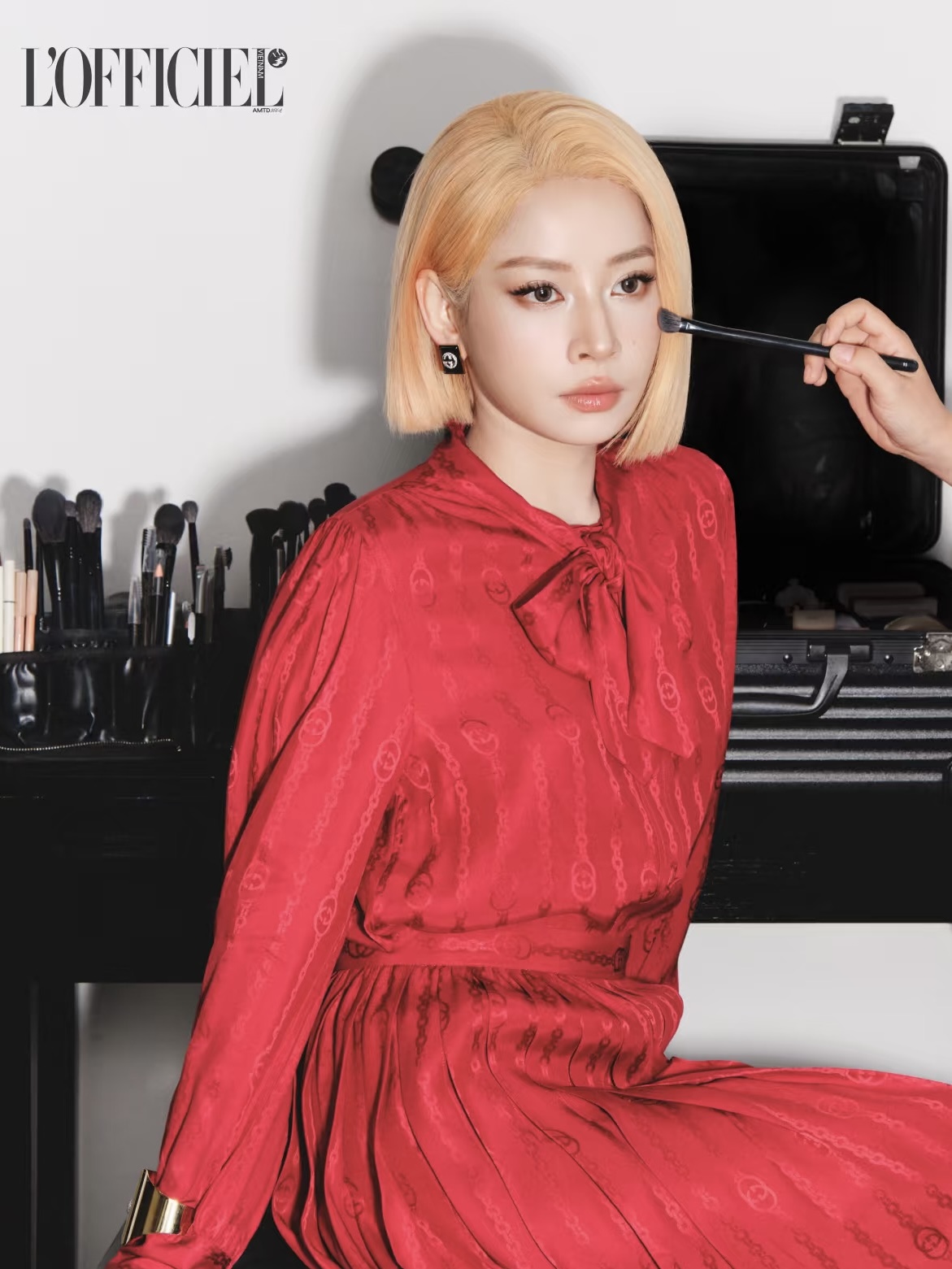 NO:955903,Style No. D26072993 GUCC* new style, comfortable fabric, casual, all-over chain interlocking GG dark pattern printed two-piece suit!  Floating collar, bow tie, pleated design on both sides, long-sleeved loose shirt top, wide waist, spliced ​​fabric, side half zipper, pleated skirt with wide hem!  Retro red, (M size shoulder width 38, bust 106, sleeve length 60, dress length 66; waist 68, skirt length 73) batch,, gucci, skirts, shirts,19860909款号D26072993 GUCC*新款舒适面料气质休闲满身链条互扣GG暗纹印花两件套装！飘带领蝴蝶结系带两侧捏褶设计长袖宽松衬衫上衣宽腰头拼接面料侧半段拉链压褶大摆半身裙！复古红、（M码肩宽38,胸围106,袖长60,衣长66；腰围68,裙长73）批,,gucci,skirts,shirts,,Women's clothing