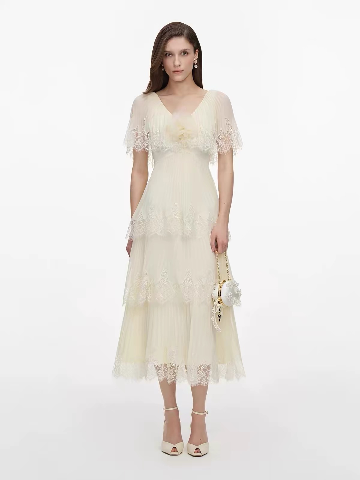 NO:947749,Style number G26080346 Self-Portrai* 2026 new high version 1:1 customized SP home high-end customized comfortable fabric!  Warm, elegant and sweet gold-style long dress, custom-made slim pleated fabric lace hook-and-loop skirt with layered segmented cut ruffled V-neck design and wide hem long dress!  (Comes with corsage, three-dimensional flower brooch on chest is removable) (M size bust 84, waist 68, sleeve length 29, skirt length 123), women's clothing, skirts, brooch, breastpin,19860909款号G26080346 Self-Portrai*2026年新款高版本1:1定制SP家高端定制舒适面料！温韵优雅甜美千金风长款连衣裙、定制细条压褶面料蕾丝花边勾花工艺裙身拼接层叠分段式裁剪荷叶边V领设计大摆长款连衣裙长裙！（送胸花、胸口立体花朵胸针可拆卸） （M码胸围84,腰围68,袖长29,裙长123）,女装,skirts,brooch，breastpin,,Women's clothing