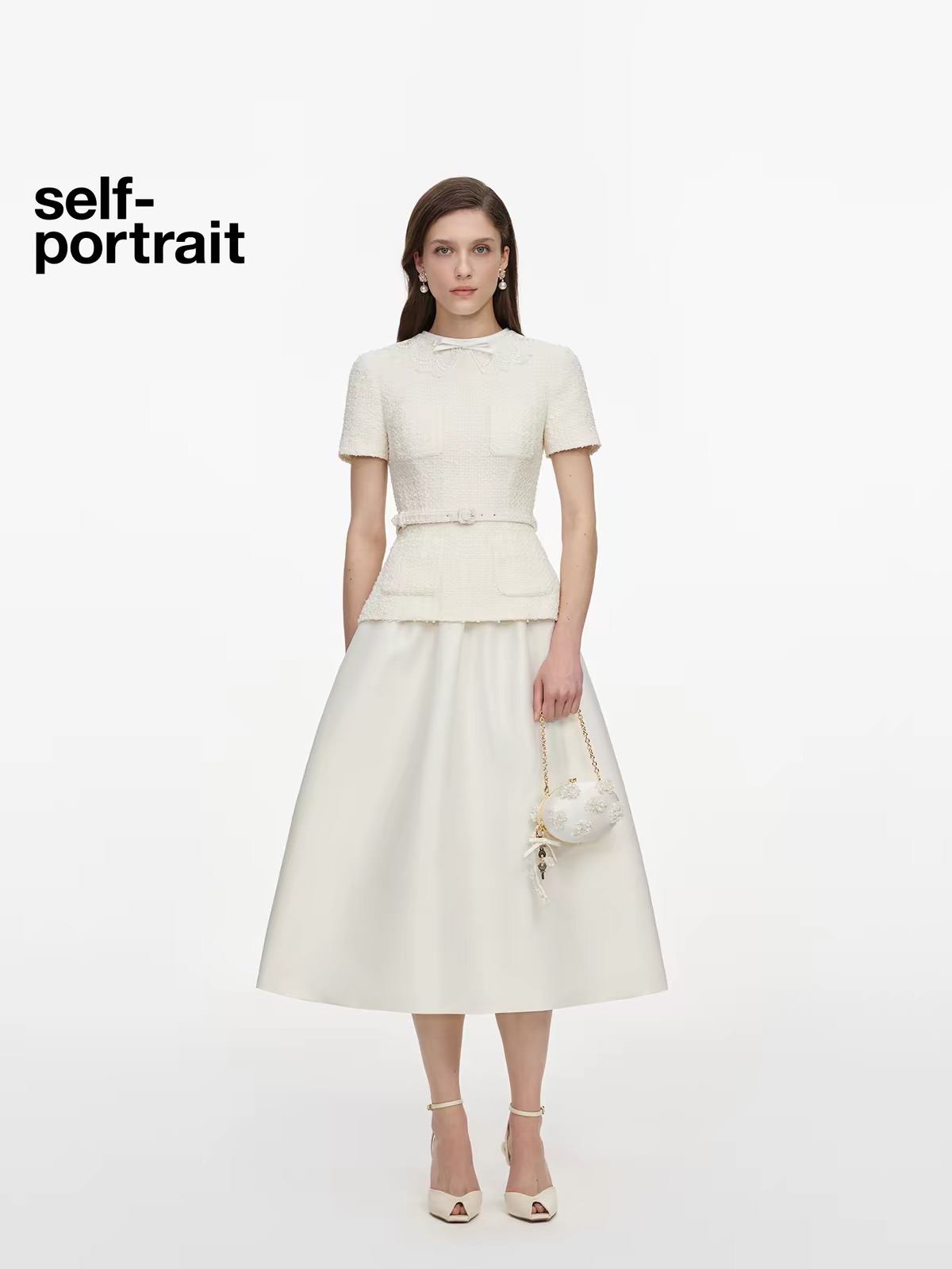 NO:947759,Model No. G26080346 Self-Portrai* New SP Jiagao version 1:1 high-end customized temperament, elegant socialite plutocratic daughter style, exclusive customization, upper body made of tweed fabric splicing, lower body skirt, glossy satin, crisp and stylish, bow-knot decoration on the neckline, lace hook-and-loop splicing, symmetrical pockets on the chest, pearl diamond buckle decoration, waist slimming fake two-piece short-sleeved dress with large hem!  Apricot color, (M size shoulder width 36, bust 82, waist 68, sleeve length 19, skirt length 125), women's clothing, skirts, T-shirt,19860909款号G26080346 Self-Portrai*新款SP家高版本1:1高端定制气质优雅名媛财阀千金风范独家定制上半身采用粗花呢面料拼接下身裙光感缎面挺括有型、领口蝴蝶结装饰蕾丝花边勾花拼接胸前对称口袋珍珠钻扣装饰、收腰显瘦假两件大摆短袖连衣裙！杏色、 （M码肩宽36,胸围82,腰围68,袖长19,裙长125）,女装,skirts,T-shirt,,Women's clothing
