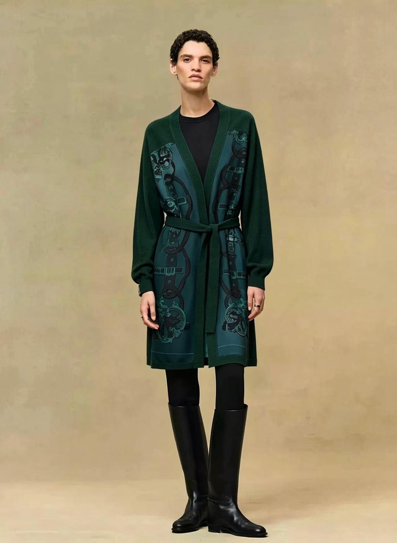 NO:943646,Model No. G26073057 HERM* New model, high-end customized 19mm heavyweight silk twill spliced ​​with wool Tencel blended knitted fabric, fashionable and comfortable retro floral pattern print buttonless placket shawl cardigan knitted dress belt!  (M size bust 110, sleeve length 74, skirt length 101) wholesale, Hermès-clothing, hermes, hermes, skirts, real silk, shawls,19860909款号G26073057 HERM*新款 高端定制19姆米重磅真丝斜纹绸拼接羊毛天丝混纺针织面料、时尚舒适复古花卉图案印花无扣门襟披肩式开衫针织连衣裙腰带！（M码胸围110,袖长74,裙长101）批发,爱马仕-服装,hermes,hermes,skirts,real silk,shawls,,Women's clothing