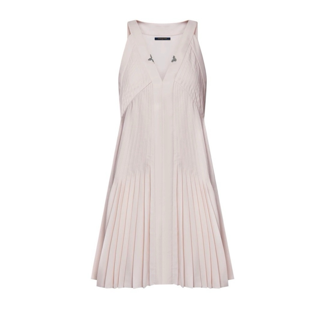 NO:947704,Model No. D26080326 LOUIS*LV’s new thin strip pleated comfortable fabric collar with metal decoration segmented splicing fabric, wide edge hemming and large hem to cover the flesh, sleeveless V-neck dress!  Orange, tender pink, (M size bust 96, skirt length 85), Louis Vuitton-clothing,louis vuitton,louis vuitton,louis vuitton,louis vuitton,louis vuitton,skirts,19860909款号D26080326 LOUIS*驴家LV新款细条压褶舒适面料领边金属装饰分段拼接面料、宽面收边包边大摆遮肉无袖V领连衣裙！橘黄色、嫩粉色、（M码胸围96,裙长85）,路易威登-服装,louis vuitton,louis vuitton,louis vuitton,louis vuitton,louis vuitton,skirts,,Women's clothing