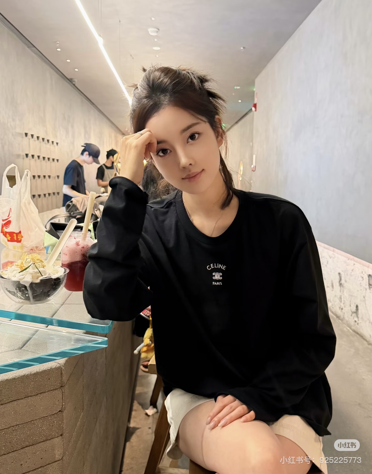 NO:948747,Model No. D26080638 CELIN*E's new style, simple, fashionable and versatile style, embroidered letters logo on the front of the chest, Arc de Triomphe pattern, ribbed round neck, long sleeves, loose version, long-sleeved pullover bottoming shirt, T-shirt top!  Black, white, (M size shoulder width 45, bust 98, sleeve length 58, dress length 66), Celine-clothing, celine, celine, tees, t-shirt,19860909款号D26080638 CELIN*E思琳新款 简约时尚百搭风胸口前刺绣字母logo凯旋门图案罗纹圆领长袖宽松版长袖套头打底衫T恤上衣！黑色、白色、 （M码肩宽45,胸围98,袖长58,衣长66）,赛琳-服装,celine,celine,tees，t-shirt,,Women's clothing