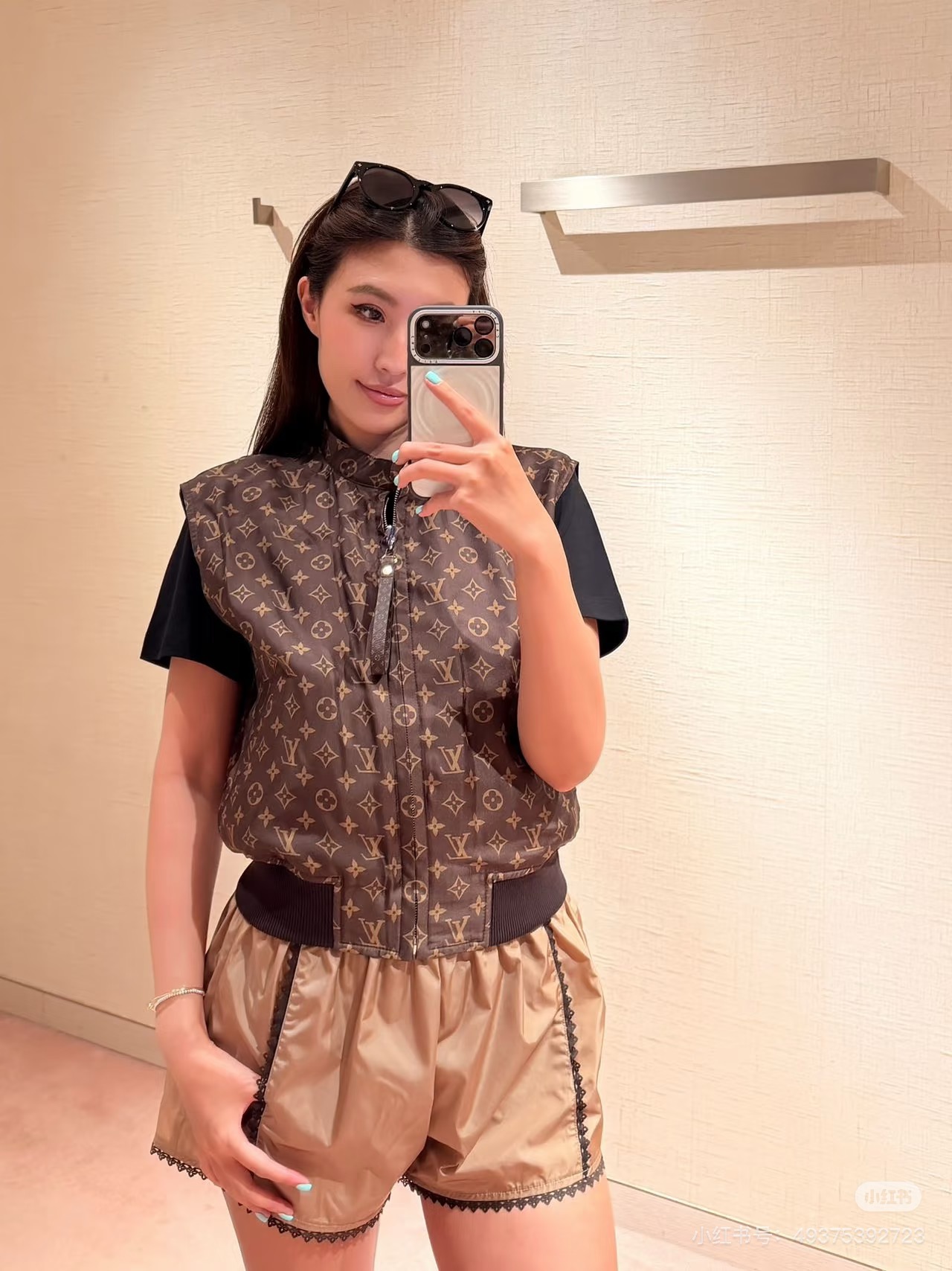 NO:951731,Model No. D26080835 LOUIS* Lujia LV new style 2026 early autumn old money style fashionable and casual reversible front panel fully printed with old flower pattern printed stand-up collar push-button engraved letter button zipper fly, pocket design on both sides of the front panel ribbed edge sleeveless vest jacket top!  (M size bust 94, length 50),Louis Vuitton-clothing,louis vuitton,louis vuitton,louis vuitton,louis vuitton,louis vuitton,jackets & coats,19860909款号D26080835 LOUIS*驴家LV新款2026早秋老钱风时髦休闲双面穿前片满印老花图案印花立领领口按压式纽扣刻字母纽扣拉链门襟、前片两侧口袋设计罗纹收边无袖马甲外套上衣！（M码胸围94,衣长50）,路易威登-服装,louis vuitton,louis vuitton,louis vuitton,louis vuitton,louis vuitton,jackets & coats,,Women's clothing