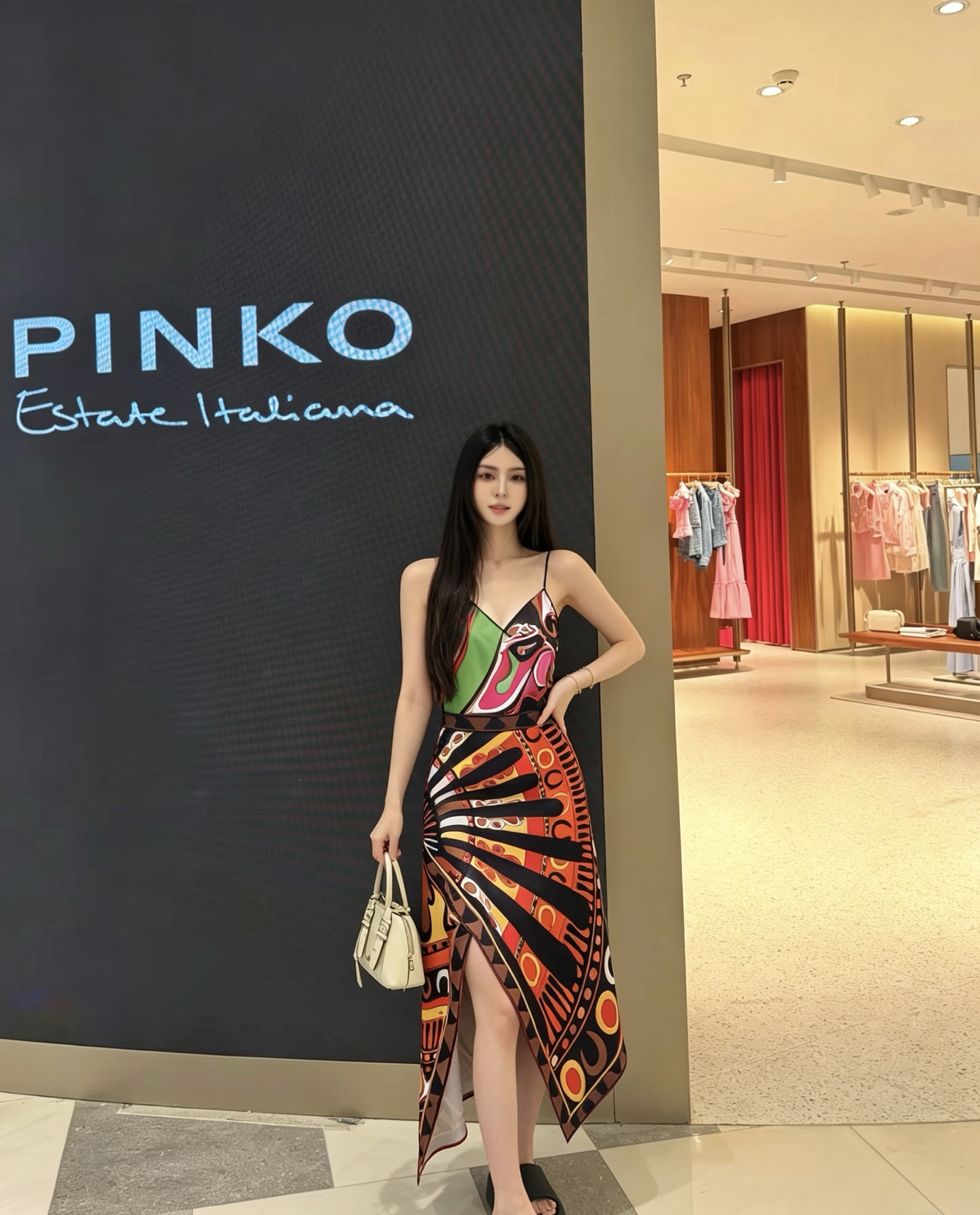 NO:948773,Model No. D26080618 PUCC* new model, simulated silk twill satin fabric texture, smooth and comfortable drape, overall abstract geometric graphics, contrasting color circle print pattern, irregular cross skirt, side zipper design, high waist slimming skirt!  (M size waist 72, skirt length 77/103), women's clothing, skirts, real silk, silk fabric,19860909款号D26080618 PUCC*新款 仿真丝斜纹绸缎面料质感垂坠顺滑舒适、整体抽象几何图形撞色圆圈印花图案不规则交叉裙摆侧拉链设计高腰显瘦半身裙！ （M码腰围72,裙长77/103）,女装,skirts,real silk,silk fabric,,Women's clothing