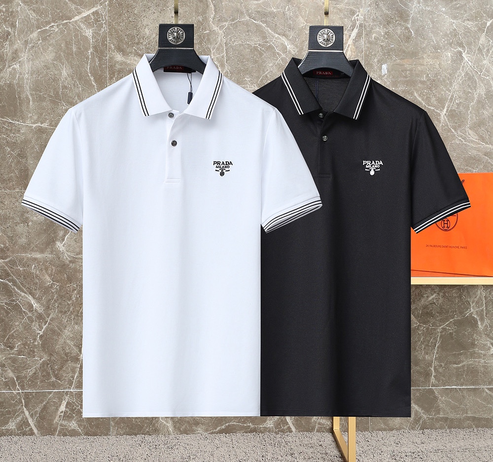 NO:430898,Prada 2025 summer men's new lapel short-sleeved POLO shirt, customized fabric, breathable and comfortable, impeccable details, brand element design concept, reflecting high quality. It feels delicate and soft!  It is casually cut, with a great upper body style!  Code number M-4XL., prada, T-shirt, alexander wang19860909普拉达 2025夏季男士新款翻领短袖POLO衫,定制面料 透气舒适度高,细节无可挑剔,品牌元素设计理念,体现高品质.手感细腻柔软！呈现休闲裁剪,上身版型超赞！码数M-4XL.,,prada,T-shirt,alexander wang,Men's clothing