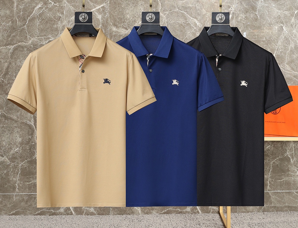 NO:482717,Burberry 2025 summer men's new lapel short-sleeved POLO shirt, customized fabric, breathable and comfortable, impeccable details, brand element design concept, reflecting high quality. It feels delicate and soft!  It is casually cut, with a great upper body style!  Code number M-4XL, burberry, T-shirt, alexander wang19860909巴宝莉 2025夏季男士新款翻领短袖POLO衫,定制面料 透气舒适度高,细节无可挑剔,品牌元素设计理念,体现高品质.手感细腻柔软！呈现休闲裁剪,上身版型超赞！码数M-4XL,,burberry,T-shirt,alexander wang,Men's clothing