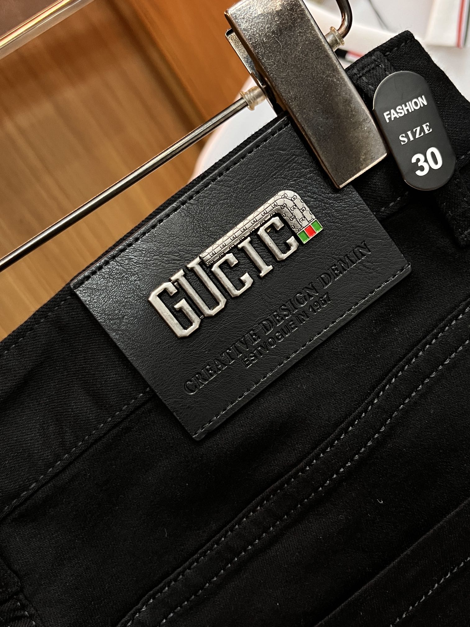 Gucci2024年春夏最新品牛仔裤出入专卖店无压力专柜热销款品味与价值共享身穿着非常舒适低调不失奢华穿