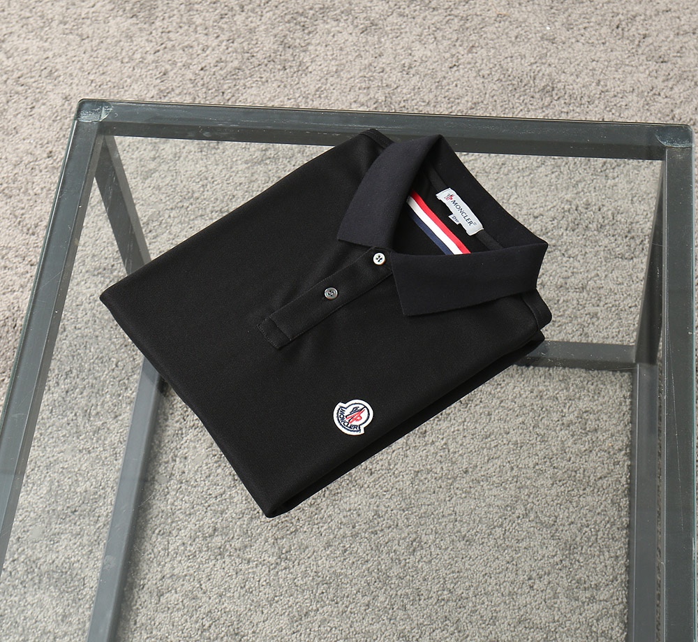 NO:608054,Mouth cover. Exclusively for high-end customization of new original men's Polo long sleeves. High version. Fashionable and versatile original imported pure cotton fabric. Logo design on the chest. Super soft and delicate feel. Skin-friendly and comfortable to wear. High-end boutique. The upper body is finely made by the factory. It is a must-have item for men. Complete three standards. Size M-4XL. Multi-color, Moncler, alexander wang19860909蒙口 独家专供新款原单男士Polo长袖高端定制 高版本 时尚百搭爆款原版进口纯棉面料 胸前logo图案设计 手感超柔软细腻 穿着亲肤舒适 高端精品 代工厂精细做上身非常赞 男士必备单品 三标齐全 码数M-4XL 多颜色,,Moncler,alexander wang,Men's clothing