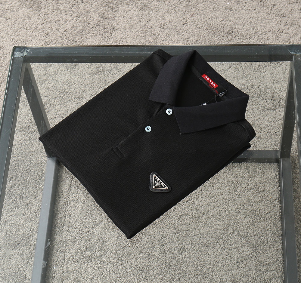 NO:520938,Prada exclusively offers new original single men's Polo long-sleeved high-end customization, high-version, fashionable and versatile, original imported cotton fabric, chest logo pattern design, super soft and delicate, skin-friendly and comfortable to wear, high-end boutique, OEM, fine-made top body, very good, men's essential items, complete three standards, code M-3XL,,prada,alexander wang19860909普拉达 独家专供新款原单男士Polo长袖高端定制 高版本 时尚百搭爆款原版进口纯棉面料 胸前logo图案设计 手感超柔软细腻 穿着亲肤舒适 高端精品 代工厂精细做上身非常赞 男士必备单品 三标齐全 码数M-3XL,,prada,alexander wang,Men's clothing