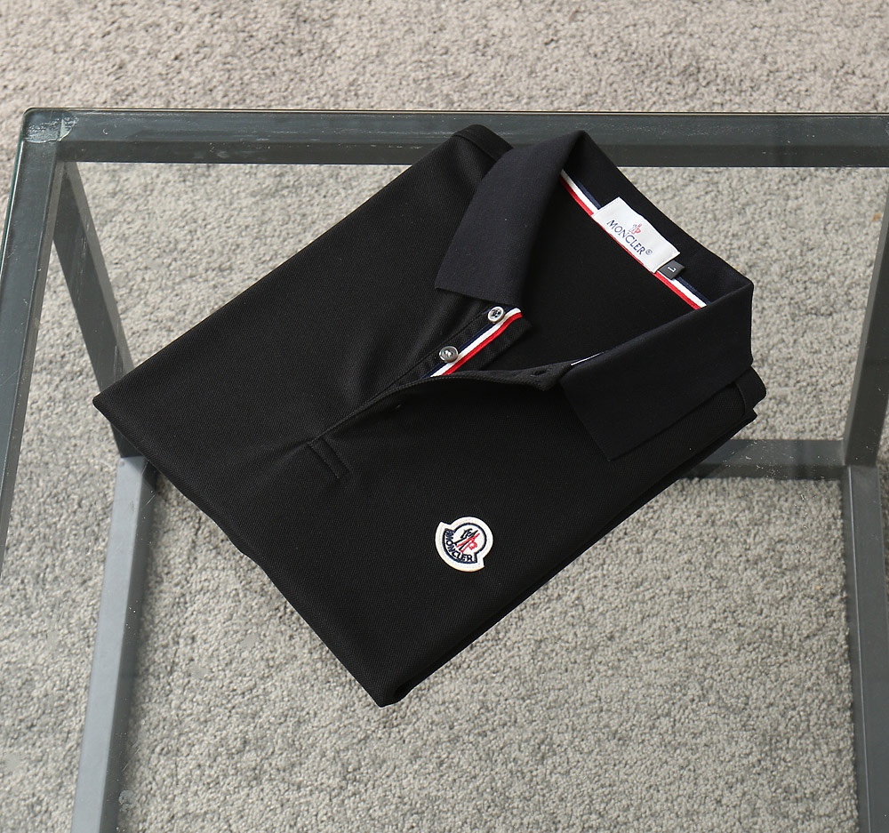 NO:570836,Mouth cover. Exclusively for high-end customization of new original men's Polo long sleeves. High version. Fashionable and versatile original imported pure cotton fabric. Logo design on the chest. Super soft and delicate feel. Skin-friendly and comfortable to wear. High-end boutique. The upper body is finely made by the factory. It is a must-have item for men. Three standards are complete. Size M-4XL, Moncler, alexander wang19860909蒙口 独家专供新款原单男士Polo长袖高端定制 高版本 时尚百搭爆款原版进口纯棉面料 胸前logo图案设计 手感超柔软细腻 穿着亲肤舒适 高端精品 代工厂精细做上身非常赞 男士必备单品 三标齐全 码数M-4XL,,Moncler,alexander wang,Men's clothing