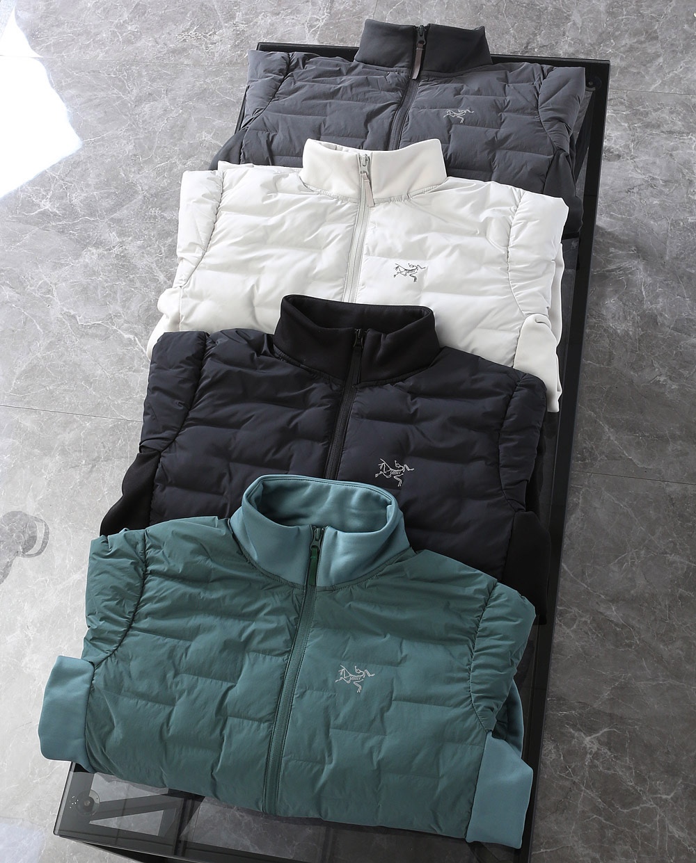 NO:117246,Supports the year's return and exchange. ARC'TERYX Archaeopteryx KOLE DOWN JACKET Men's down jacket Seamless pressing anti-suspense   thin and stylish!  Integrated weaving technology, seamless elastic quilting technology for men's standing collar down jackets in winter, warm and comfortable jackets, warm jackets, outdoor daily casual wear and comfort, as the main brand feature of the product. YKK main zipper, smooth opening and closing, durable, hidden zipper pockets, easy to carry items. The turtleneck design improves warmth, the hand pocket is soft and comfortable, and the side-sided blend fabric increases breathability while making it more slim and smooth. It is suitable to wear it alone or in the middle layer with a jacket. Fabric nylon/spandex double-layer woven fabric Polyester/wool blend patchwork Filling gray goose down collar, armpit, side, cuffs, and back swing are all made of thickened POWER STRETCH fabric splicing  Warm and breathable, sweat-resistant and dry, wear-resistant and smooth outer, and comfortable elasticity of the inner suede. Toli elastic fabric is a rare product on the market. Only Bird's family has high-end sports comfortable fabrics that only a few high-end models will use. Soft and smooth inner material, breathable and wet, hot and humid, reducing friction with inner warm/fleece and other clothes. This is a very light and functional down jacket with a thickness and loading amount. It uses a new shape seamless compressed glue and split silo filling, and three-layer silo locking process to prevent running silo, from fabric to thin inner liner and split silo processing, which is very good!  !  The down feels fluffy and soft to the touch, and it is difficult to touch the stalk. The integrated weaving process - simple and beautiful!  In order to optimize the compatibility of the large body position and high heat zone, the large body uses Toray elastic fabric and integrated weaving technology, which is something you have never seen in other clothes!  It is not that the stitching greatly reduces the needle hole. The three-dimensional silicone bird mark printing is simple and atmospheric ~ exquisite and exquisite craftsmanship, and the details show the ingenuity. The logo is quite exquisite, very fashionable and pleasing, and strongly hypes the brand identity, with a full visual impact!  Four colors are available in white, gray, green, black, integrated woven large-body fabric, segmented box structure, effectively reduce the cold spot distribution of the clip structure, greatly improve the warm balance, no extra stitching, no pinholes, and a more advanced appearance vision. Reasonable fabric splicing design, neat pattern design suitable for Asians, unique seamless design, etc.  !  !  Especially this seamless quilting technology, which can achieve elasticity according to human movement, which is impossible to achieve traditional quilting. I will give you a different down. The large body uses imported elastic woven fabric, seamless elastic quilting technology is filled with gray goose down, SL-HYBRID technology square design, POWER STRTCH PRO functional partition moisture absorption heat dissipation zone soft and comfortable blended fabric, the iconic DOWNCOMPOSITE sports splicing you don’t know what to say, but you will understand it the moment you get it. Size M-XXL,, jil sanderarc'teryx, jackets & coats, jackets & coats, down jacket, alexander wang19860909支持年后退换. ARC'TERYX始祖鸟 KOLE DOWN JACKET 男子 羽绒夹克 无缝压胶防跑绒 轻薄有型！一体编织工艺无缝线弹力绗缝技术,冬季男士立领羽绒服 保暖舒适外套上衣保暖夹克,以户外日常休闲实穿性兼顾舒适性为产品主要品牌特性 YKK主拉链,流畅开合,经久耐用 隐藏拉链口袋,方便携带随身物品 高领设计提高保暖效果,插手口袋柔软舒适,侧幅柔软混纺面料,增加透气性的同时更加修身流畅.单穿或是作中间层搭配外套穿着都很合适 面料锦纶/氨纶双层机织面料 聚酯纤维/羊毛混纺拼布 填充物灰鹅绒 领子、腋下、侧身、袖口、后摆都采用加厚版POWER STRETCH面料拼接 保暖透气,排汗速干,外侧耐磨平纹,内里绒面有着舒适的弹力,东丽弹性面料,市面上决对的稀缺货,只有鸟家才有个别高端款才会用到的高端运动型舒适面料 柔软顺滑的内里面料,透气排湿拍热湿潮气,减少和内层保暖/抓绒等衣物的摩擦 这是一款很轻便 很机能,但厚度和充绒量并不薄的羽绒服,采用新形无缝压胶分仓式充绒,三层锁绒工艺防跑绒,从面料到薄内胆以及分仓处理,非常的赞！！羽绒手感摸起来蓬松柔软很难摸到梗 一体编织工艺-简约美观！ 为了优化大身位置和高热区的兼容性,大身运用东丽弹性面料,加上一体编织工艺,是您在其他衣服上决对没见过高端组合！不是衍缝极大减少了针眼. 立体硅胶鸟标印花简约大气～工艺精湛考究,细节之处尽显匠心,Logo颇为精致,非常时髦且讨喜,并有力的标榜了品牌身份,视觉冲击力十足！ 四色可选白色 灰色 绿色 黑色 一体编织的大身面料,分段式盒式结构 有效减少夹片结构的冷点分布,保暖均衡性大大提升没有多余的缝线,没有针孔,有着更高级的外型视觉 合理的面料拼接设计,适合亚洲人的利落版型设计,独特的无缝设计等等！！！特别是这种无缝线规格的绗缝技术,这是一种可根据人体运动实现伸缩性,是传统绗缝所无法实现的 给你们来一件不一样的羽绒,大身采用进口弹性机织布,无缝弹力绗缝技术内里填充灰鹅绒,SL-HYBRID技术型方格设计,POWER STRTCH PRO功能分区吸湿散热区柔软舒适混纺面料,标志性DOWNCOMPOSITE运动拼接你可以不懂说的什么,但到手的瞬间你就懂了 尺码M-XXL,,jil sanderarc'teryx,jackets & coats,jackets & coats,down jacket,alexander wang,Men's clothing