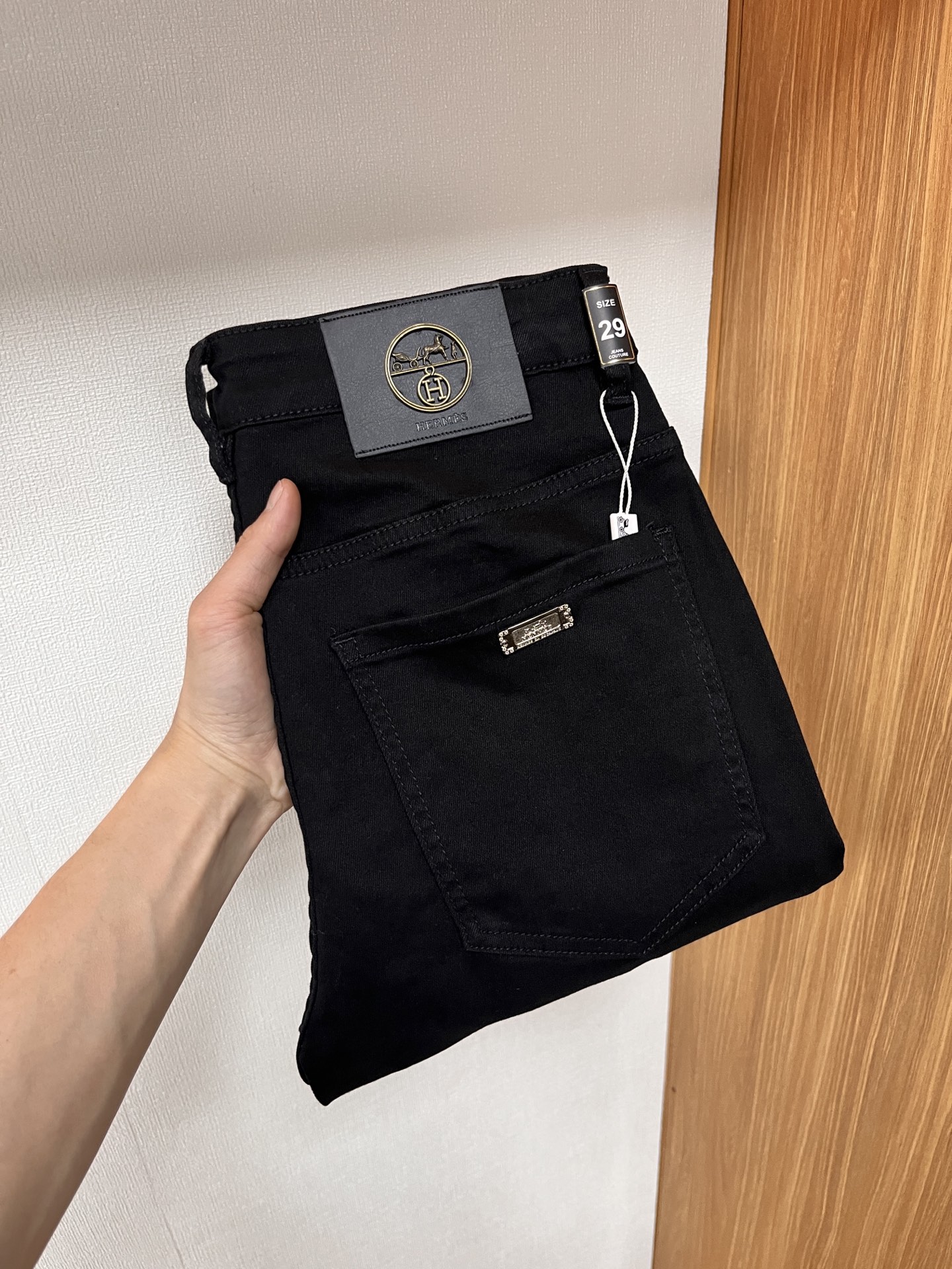 NO:483337,Hermes Spring 2025 new original single jeans!  Italian luxury men's blue jeans, imported washing tannin, exquisite counter hardware, high-quality genuine leather brand SS13 first-class washing technology, YKK brand special zipper, men's elastic slim straight jeans, simple and versatile size 29-38,, hermes, jeans, alexander wang19860909爱马仕 2025年春季新款原单牛仔裤！意大利奢侈品男士蓝色牛仔裤 选用进口水洗丹宁布 精致的专柜五金,上等真皮皮牌 SS13 一流洗水工艺 YKK大牌专用拉链,男士弹力修身小直筒牛仔裤 简洁百搭尺码29-38,,hermes,jeans,alexander wang,Men's clothing