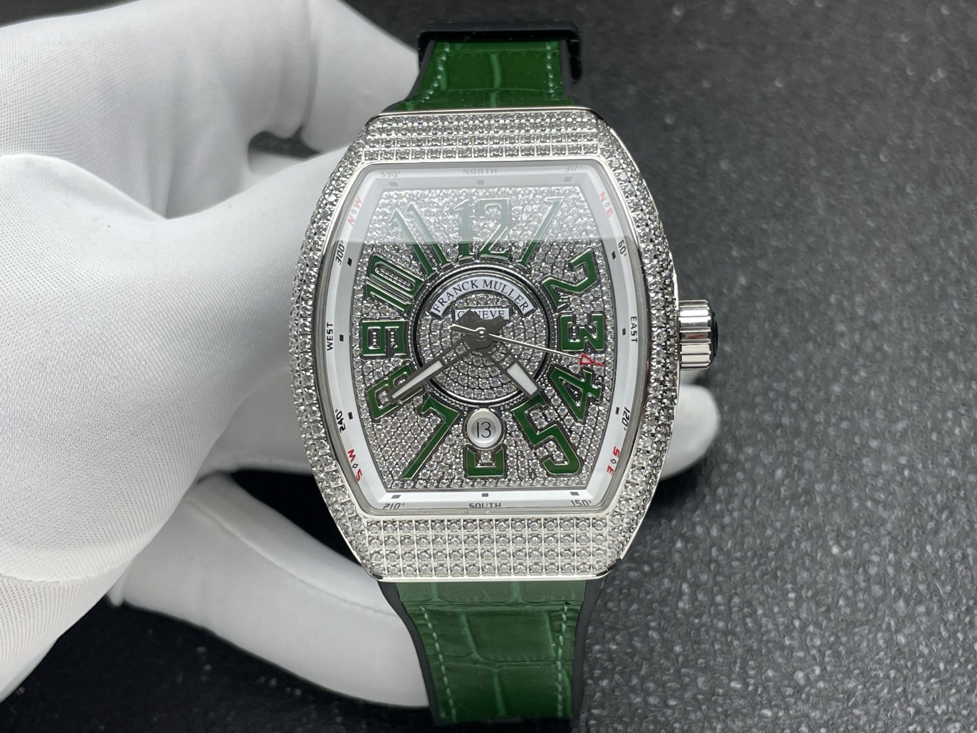 NO:574075,ABF's highest quality new arrival Franck Muller FM Vanguard Yachting V45 yacht series 44x54 mm 1. Original mold opening of the case, especially the sandwich structure case. The blue side grooves and the protruding blue lugs on the head position make the production process of the case more difficult. It took more than 10 months to go through many first editions and proofreading, and finally successfully developed and produced it. It is entirely made of 316 stainless steel instead of low-cost plastic molds in the market. 2. This version of the V45 blue yacht lettering and real franc digits are all made of the original 11-height digital concave edge franc baked real digits. The cost is high, the production is complicated, and the yield rate is low. There is a magnifying glass gasket layer on the lower layer of the lettering. The calendar window also uses a sapphire magnifying glass. It always maintains the requirement of being interchangeable with the original and strives for excellence. 3. Uses ultra-large arc, ultra-high-definition light-transmitting sapphire crystal glass, made of a single piece of 40*50mm sapphire material with a thickness of more than 15mm. Carefully ground according to the curvature of the case, with a high scrap rate and a very low yield. 4. The diamond-set buckle adopts the original mold and the same diamond-set pin buckle as the original V45 Gypsophila. It is more convenient to wear and restores the original version to the maximum extent. The bare case version uses a folding snap buckle consistent with the original version. 5. The bent hands fit the lettering and are matched with the high-frequency amplitude 28800 ETA2824 movement. It has accurate travel time and stable quality. Curved case design that fits snugly on the wrist 6. Upgraded version of the steel-head calendar high-grade rubber strap, which is softer and more comfortable. The only version on the market that can be used for the strap of the original watch. V45 Blue Yacht. Welcome for your appreciation.,,franck muller19860909ABF 最高品质 新款到货 Franck Muller 法兰克穆勒 FM Vanguard Yachting V45遊艇系列 44x54 mm1.表壳原版开模 特别是三明治结构表壳 中间内侧 蓝色的侧槽和把头位置凸出来的蓝色耳位 更是使表壳的制作过程更加困难 然后历时10个多月经过多次初版校对 终于研发制作成功 完全采用316精钢制作 而非市场低成本的塑胶模具 2.本版本V45蓝色游艇字面 真法郎字丁 都是采用原装11高度的数字凹边内法郎烤真丁 成本高 制作复杂 良品率低 字面下层有放大镜垫片层 日历窗也是采用蓝宝石放大镜 始终保持与原装可以通用的要求 精益求精 3.采用超大弧度 超高清透光的蓝宝石水晶玻璃 由一整块40*50mm 厚度超过15mm的蓝宝石原料 根据表壳弧度精心细磨 报废率高 成品率极低 4. 镶钻版表扣采用原版开模 与原装V45满天星一致的镶钻针扣表扣 更加方便佩戴 最大限度还原原版 光壳版 采用的是折叠按扣 与原版搭配一致 5. 压弯表针与字面贴合 搭配高频率振幅 28800的ETA2824机芯 走时精准 质量稳定 紧贴手腕的弧形表壳设计 6.升级版钢头历高级橡胶表带 更加柔软舒适 市场唯一版本 可以用于原装表的表带 V45蓝色游艇 欢迎您的品鉴.,,franck muller,Watch